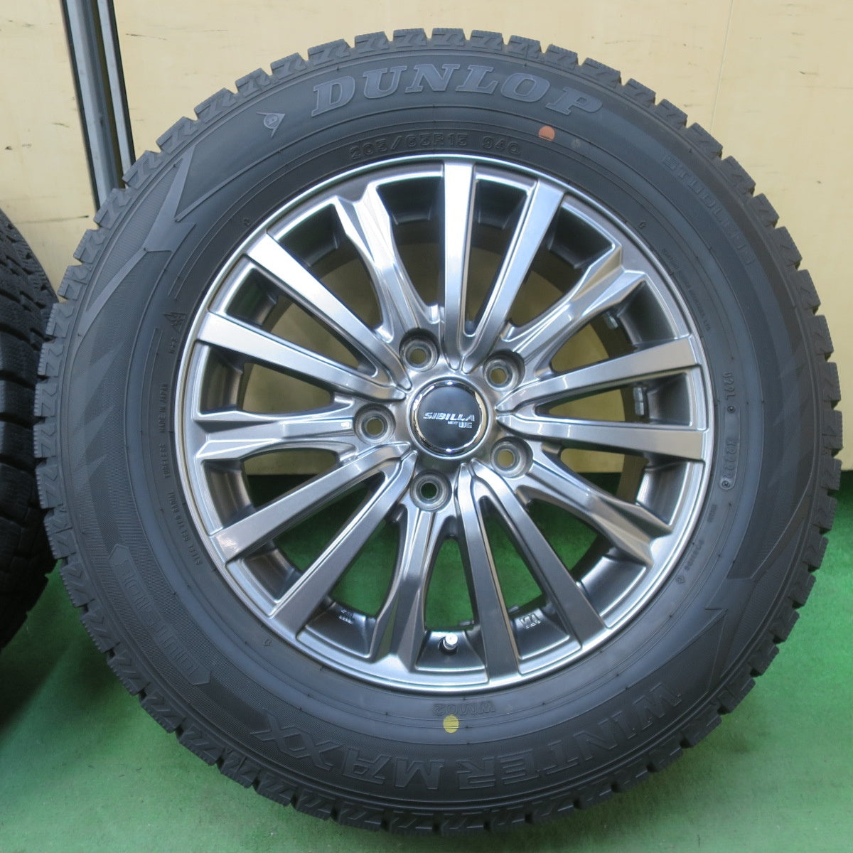 バリ溝！22年！キレイ！9.5分★スタッドレス 205/65R15 ダンロップ ウインターマックス WM02 SIBILLA NEXT W5 シビラ 15インチ PCD114.3/5H★6030303イス