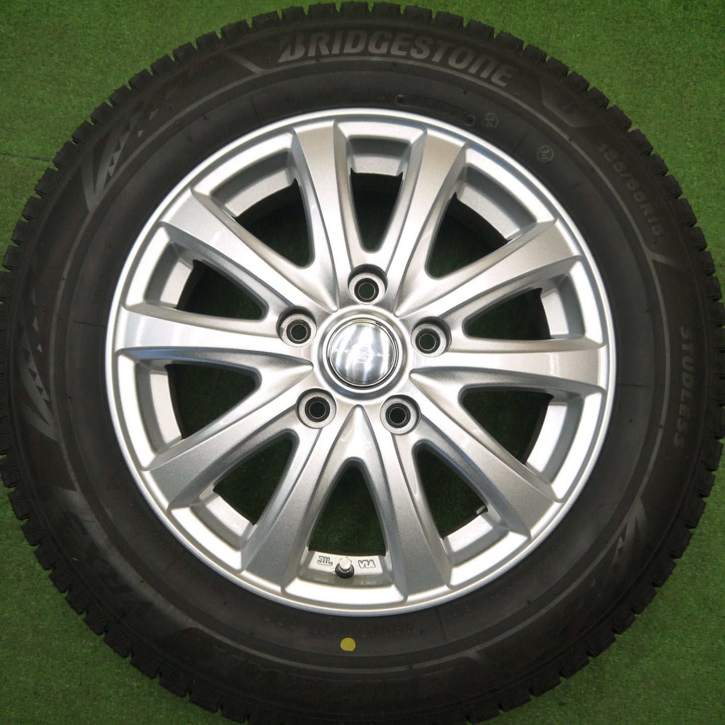 バリ溝！23年！キレイ！ほぼ10分★スタッドレス 185/65R15 ブリヂストン ブリザック VRX3 ENERGYLINE エナジーライン 15インチ PCD114.3/5H★5111705Hス