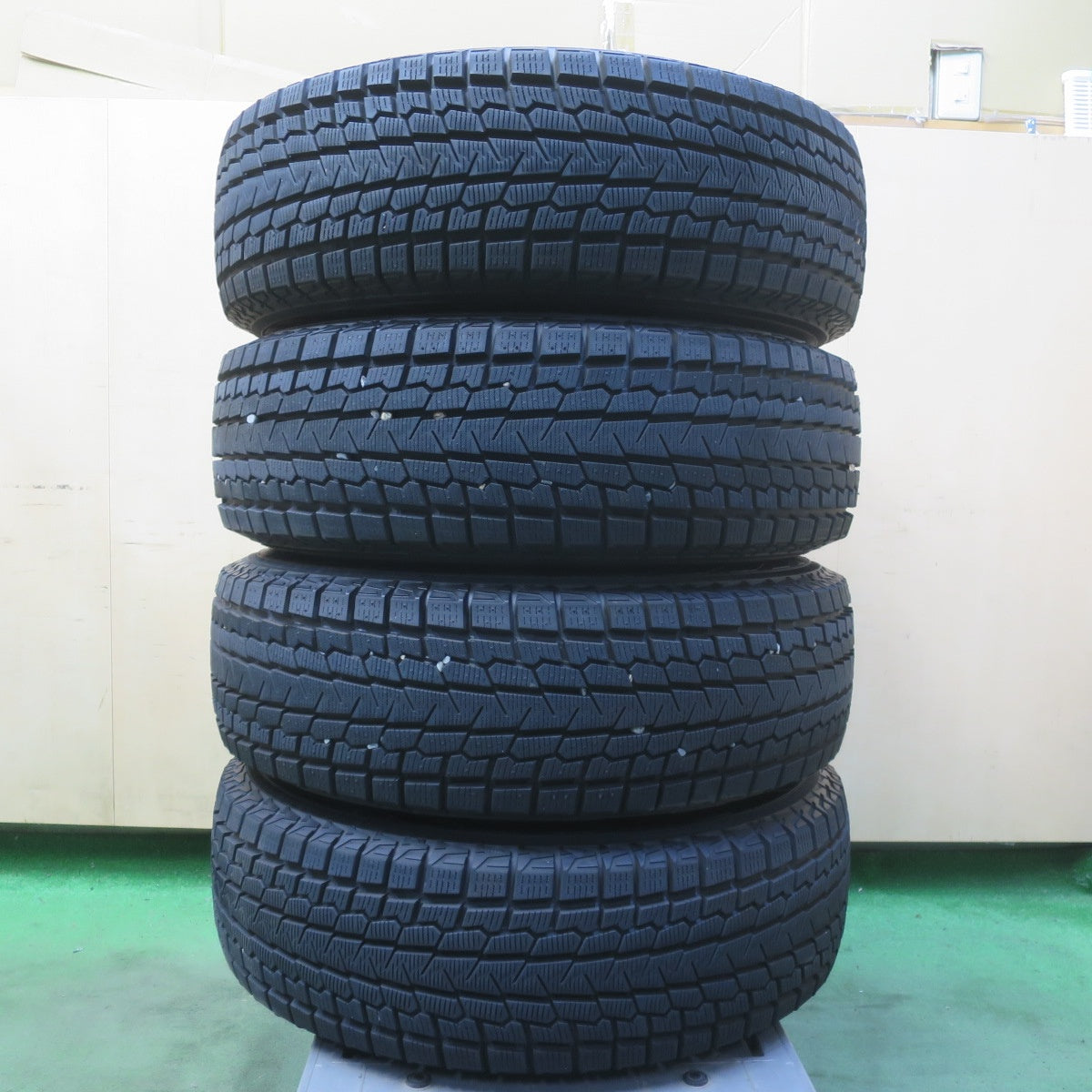 バリ溝！25年！ほぼ10分◎スタッドレス 215/70R16 ヨコハマ アイスガード G075 Exceeder エクシーダー 16インチ PCD114.3/5H◎6082909イス