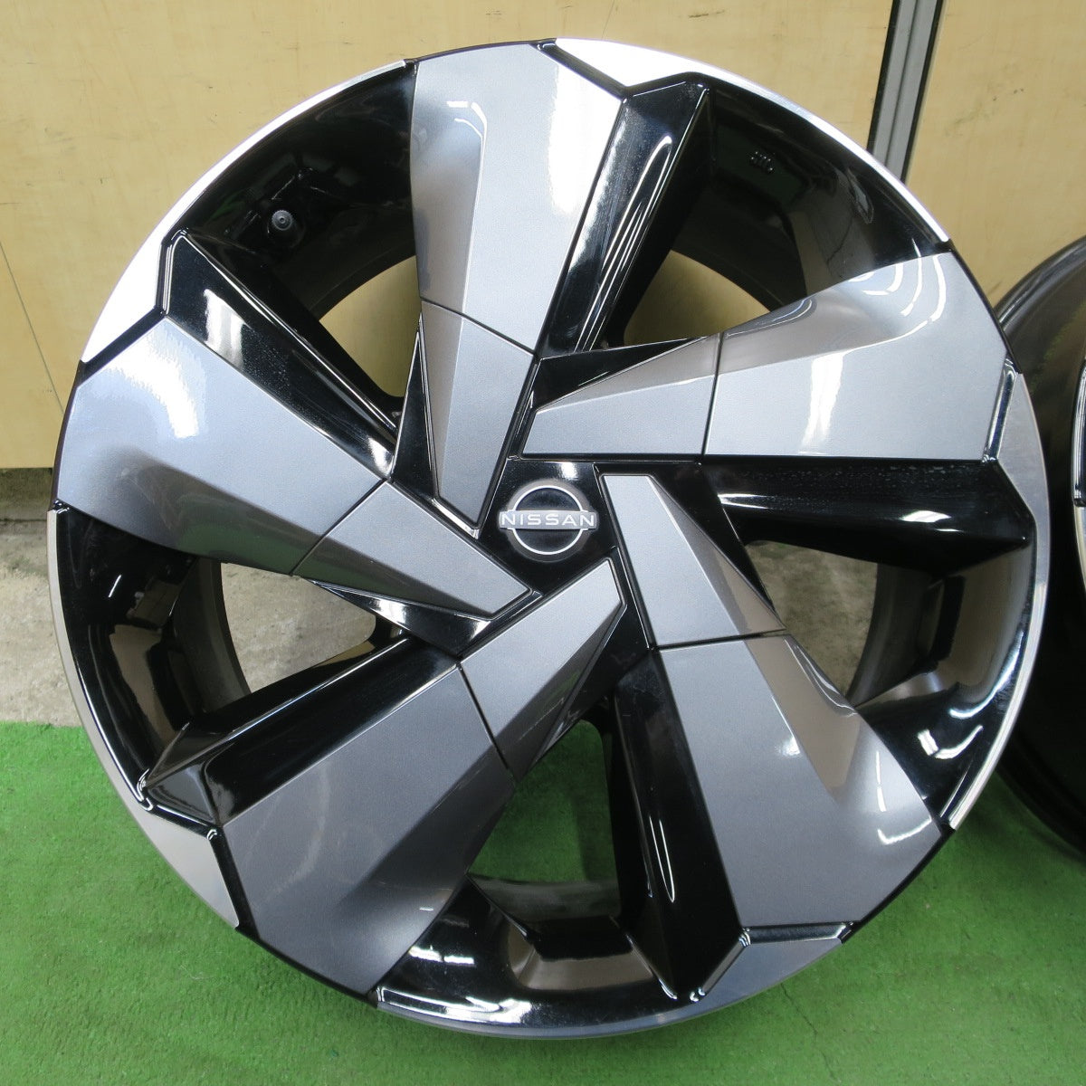 キレイ◎日産 E13 ノート オーラ 純正 ホイール 17インチ 17×6.5J PCD100/4H◎6092803NGホ