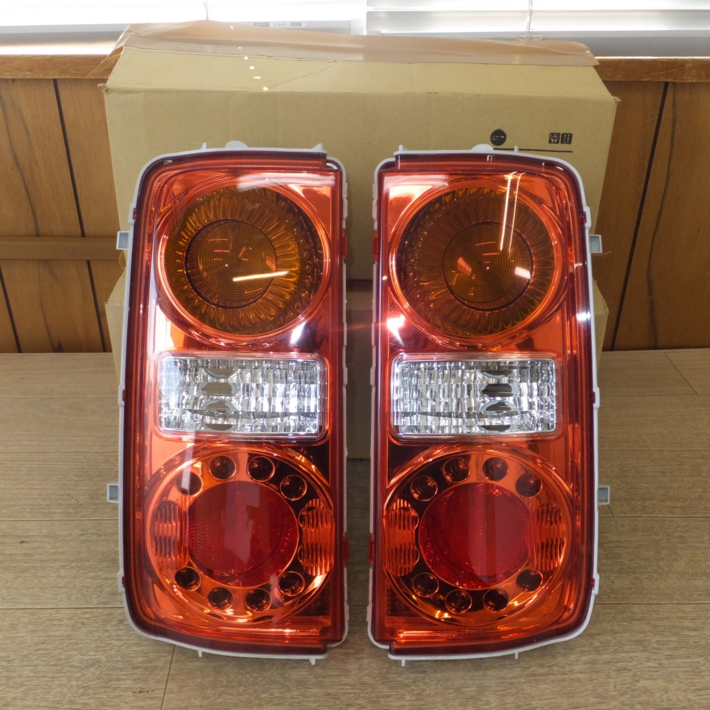 [送料無料] 新車外し 美品★トヨタ TOYOTA 純正 エルグランド 後期 E51 ME51 NE51 テールライト ICHIKOH D005 L R 左 右 セット★