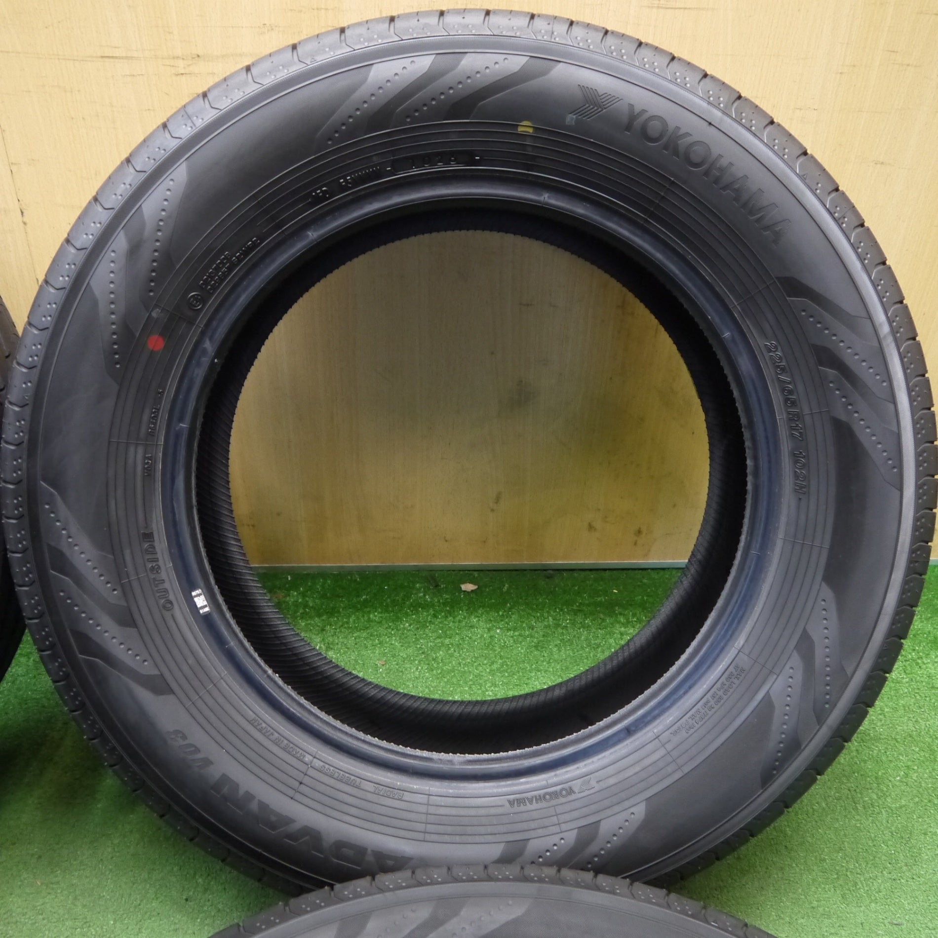新車外し！26年☆225/65R17 ヨコハマ アドバン V03 タイヤ 17インチ 40