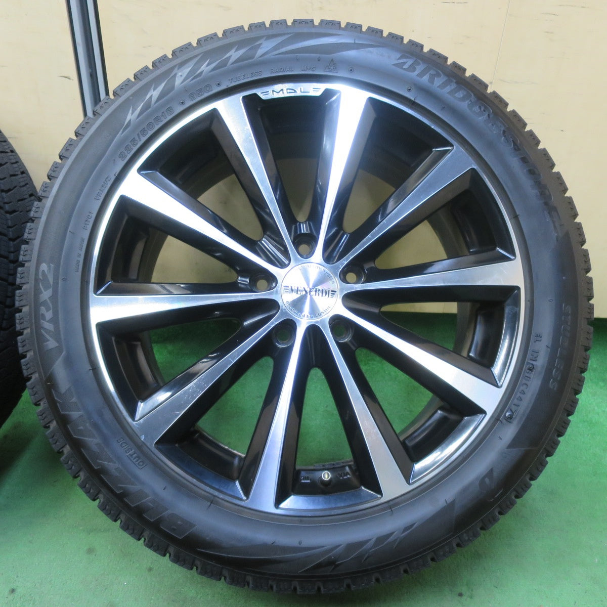 バリ溝！9.5分★スタッドレス 225/50R18 ブリヂストン ブリザック VRX2 VENERDi COSMIC ヴェネルディ コスミック 18インチ PCD114.3/5H★5062207イス