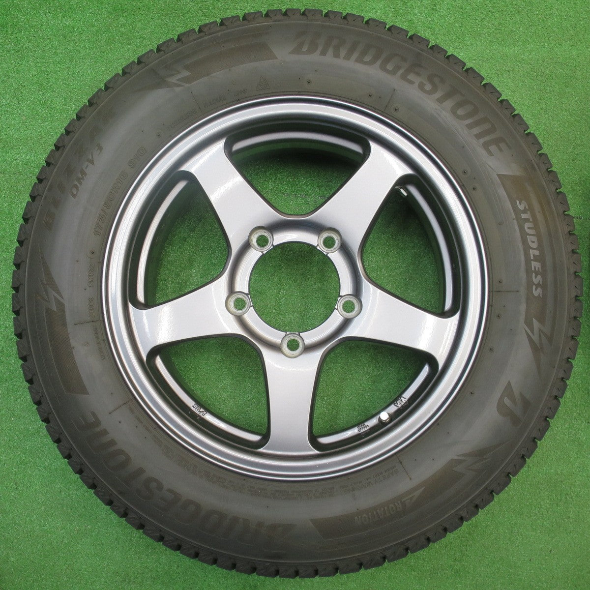 バリ溝！24年！キレイ！9分★ジムニー 等 175/80R16 スタッドレス ブリヂストン ブリザック DM-V3 MANARAY マナレイ 16インチ PCD139.7/5H★5111305NJス