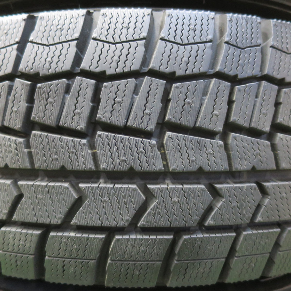 バリ溝！24年！キレイ！ほぼ10分★スタッドレス 205/60R16 ダンロップ ウインターマックス WM02 JOKER ジョーカー 16インチ PCD114.3/5H★5112902イス