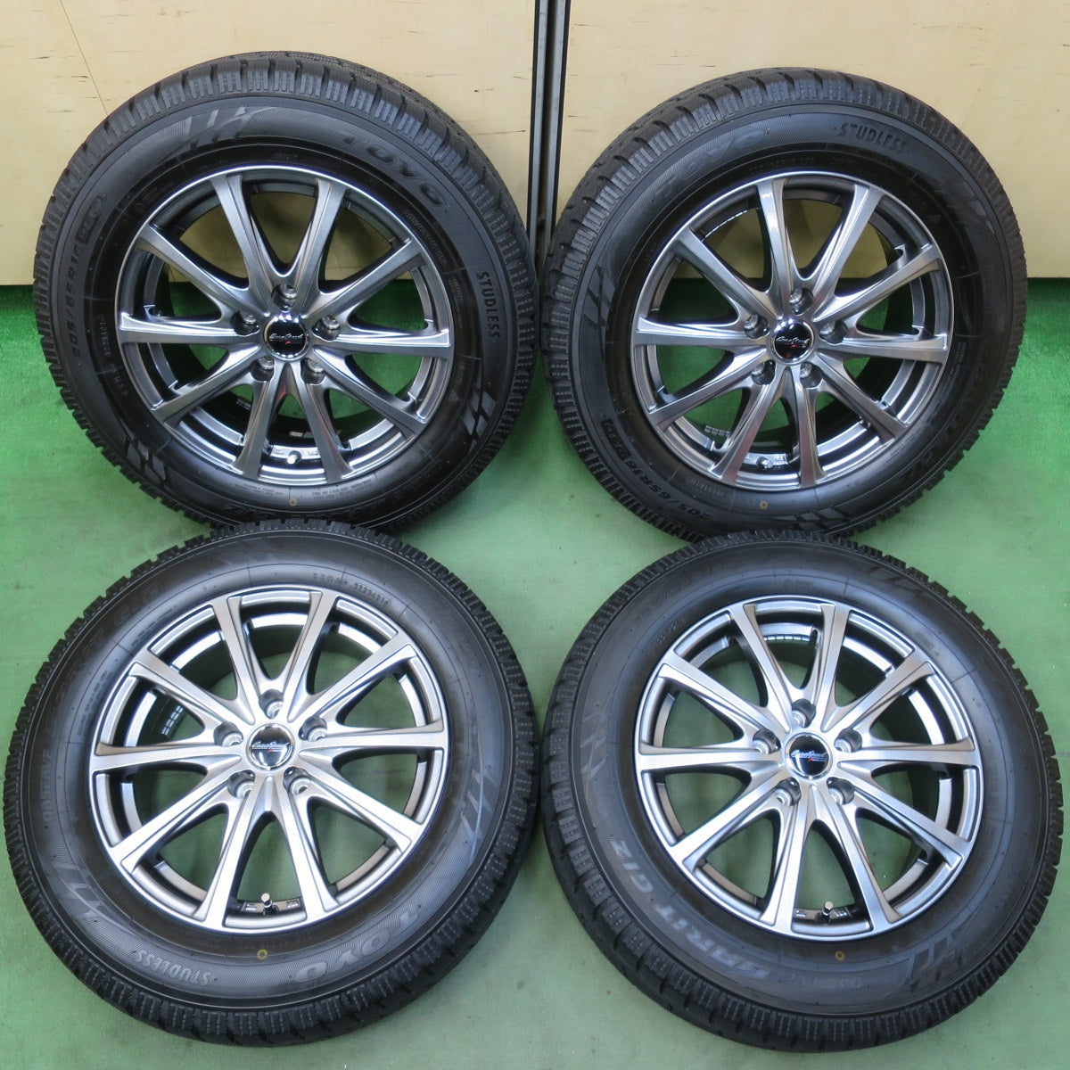 超バリ溝！21年！キレイ！ほぼ10分★スタッドレス 205/65R16 トーヨー オブザーブ ガリット GIZ EuroSpeed MANARAY SPORT ユーロスピード 16インチ PCD114.3/5H★5112813イス