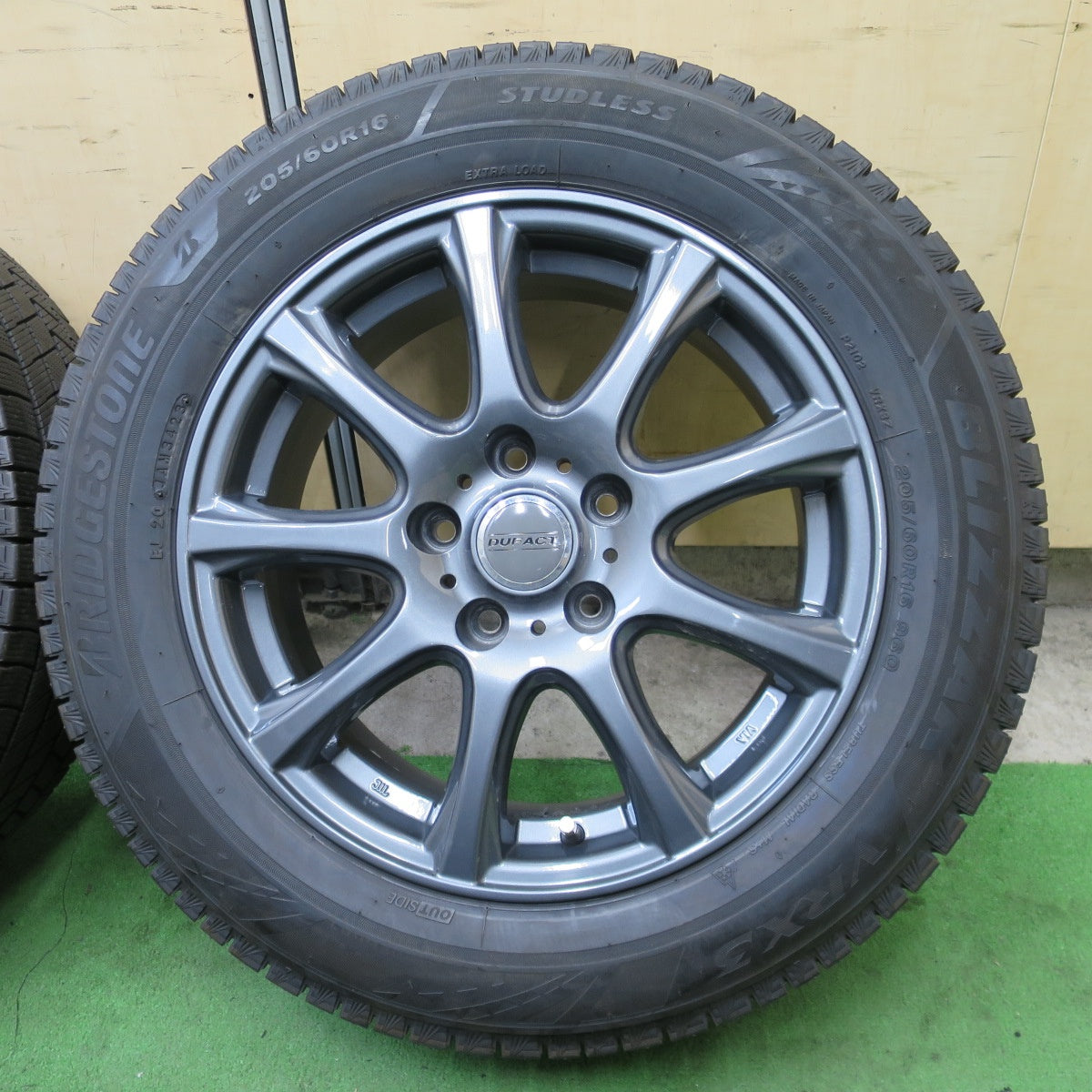 バリ溝！23年！9.5分★スタッドレス 205/60R16 ブリヂストン ブリザック VRX3 DUFACT デュファクト 16インチ PCD114.3/5H★6052003NGス