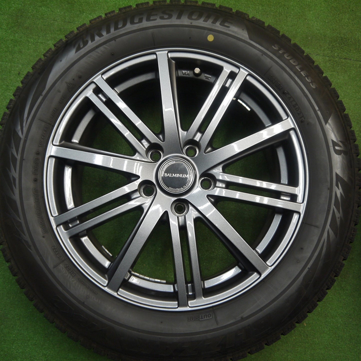 バリ溝！21年！キレイ！9.5分★スタッドレス 215/60R17 ブリヂストン ブリザック VRX2 BALMINUM BR10 バルミナ 17インチ PCD114.3/5H★5121903Hス