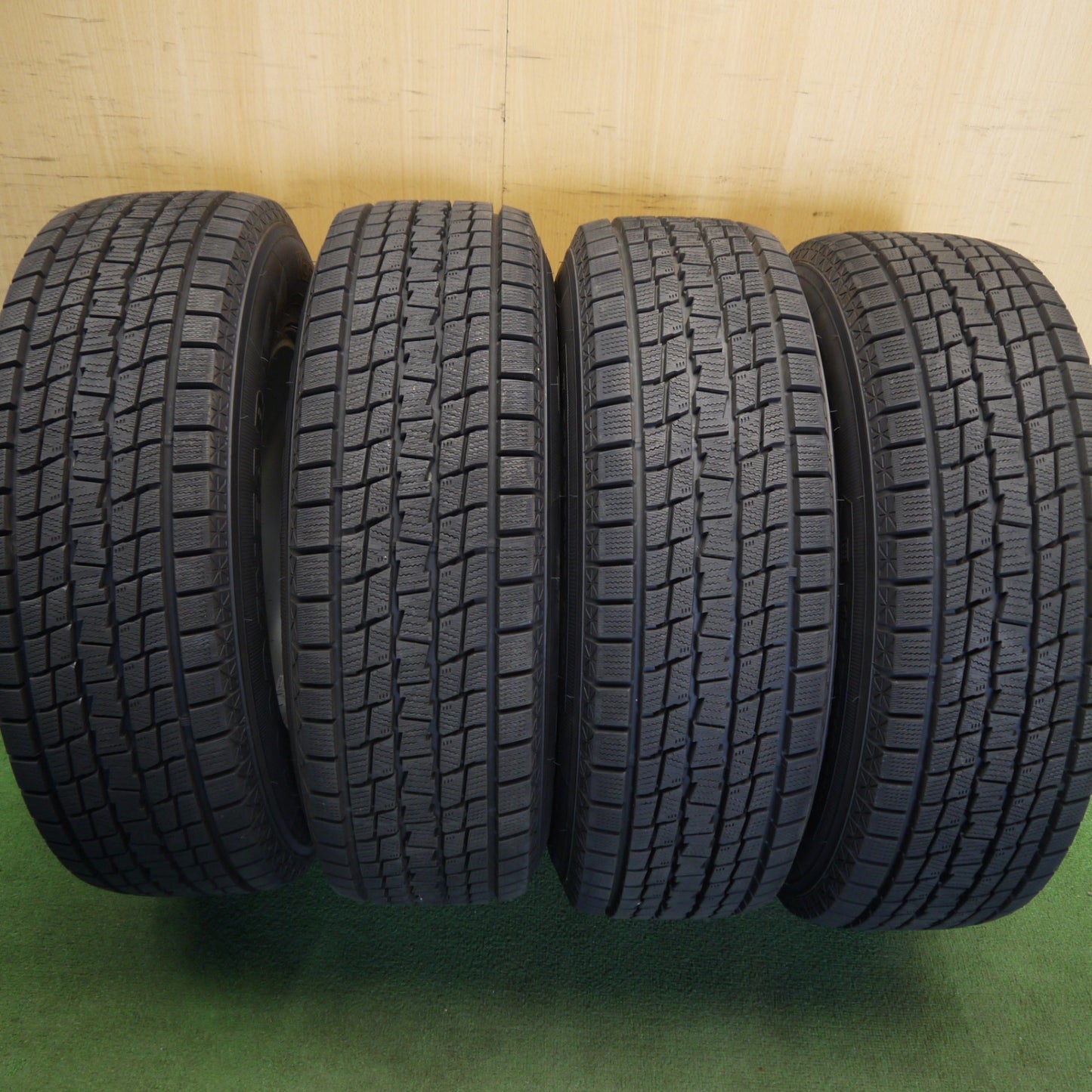 ほぼ未使用！24年！キレイ◎スタッドレス 215/70R16 グッドイヤー アイスナビ SUV TOPRUN トップラン 16インチ PCD114.3/5H◎6062306Hス