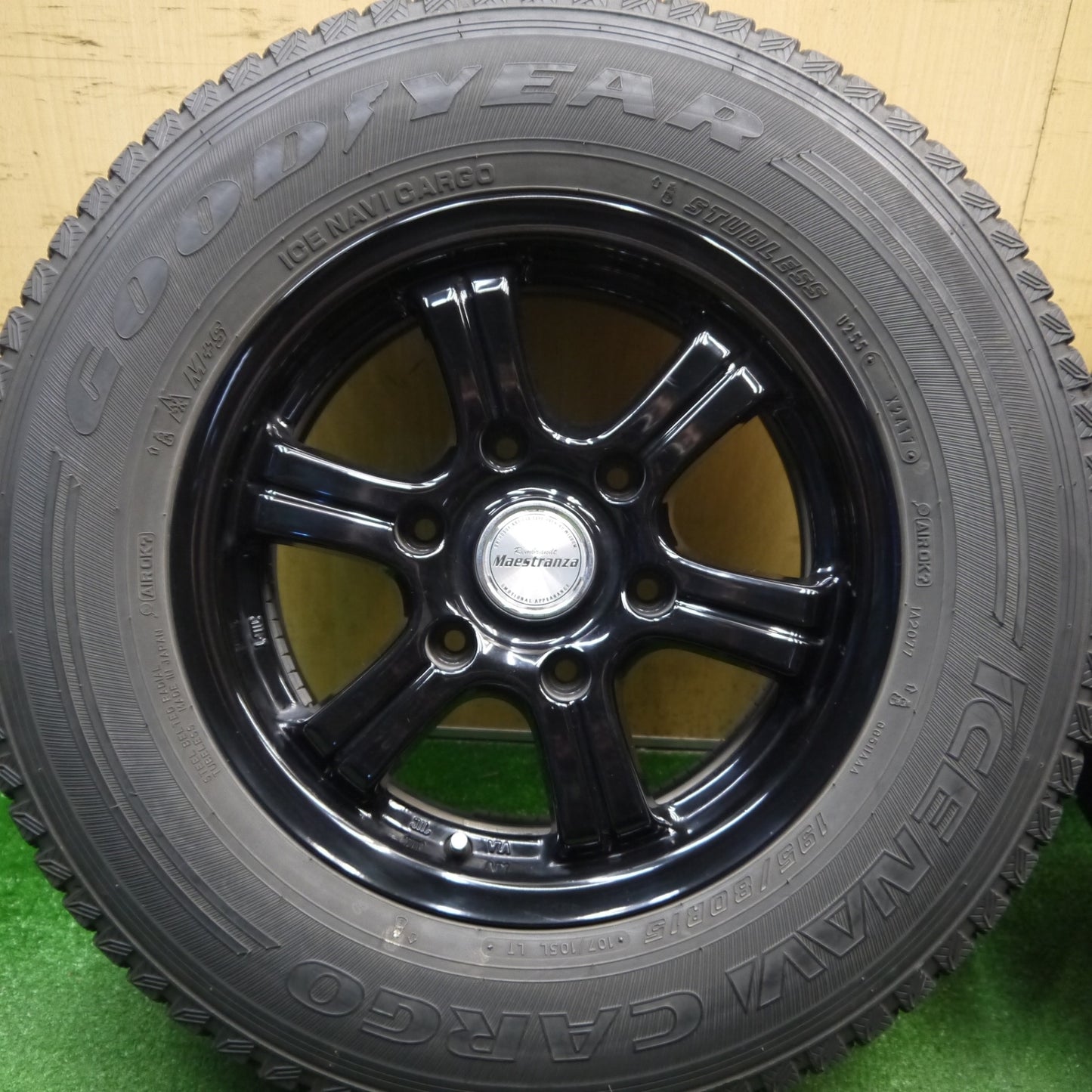 キレイ★スタッドレス 195/80R15 107/105L グッドイヤー アイスナビ CARGO Maestranza マエストランサ カーゴ 15インチ PCD139.7/6H★6012809Hス