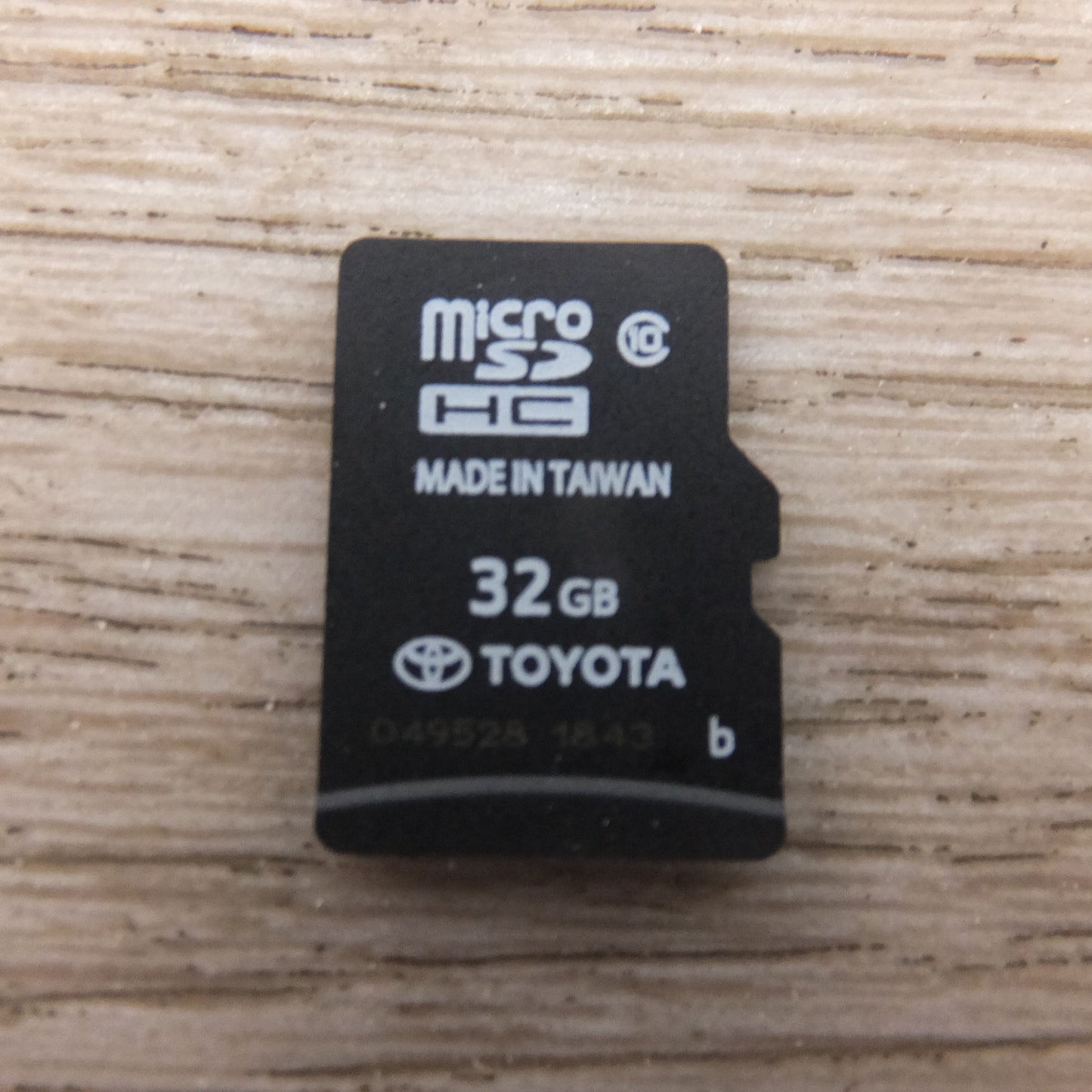 [送料無料] ★トヨタ TOYOTA 地図SDカード 08675-0AM35 32GB 2016年秋版　対応機種  SDナビゲーション NSZT-Y66T 08605-00A40★