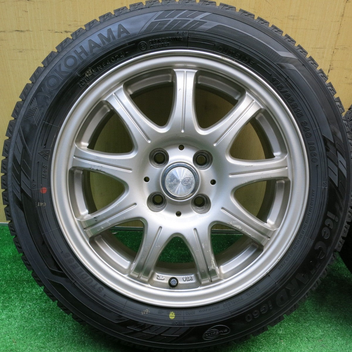 バリ溝！24年！9.5分以上★スタッドレス 175/65R15 ヨコハマ アイスガード iG60 LAYCEA レイシア 15インチ PCD100/4H★5113013HAス