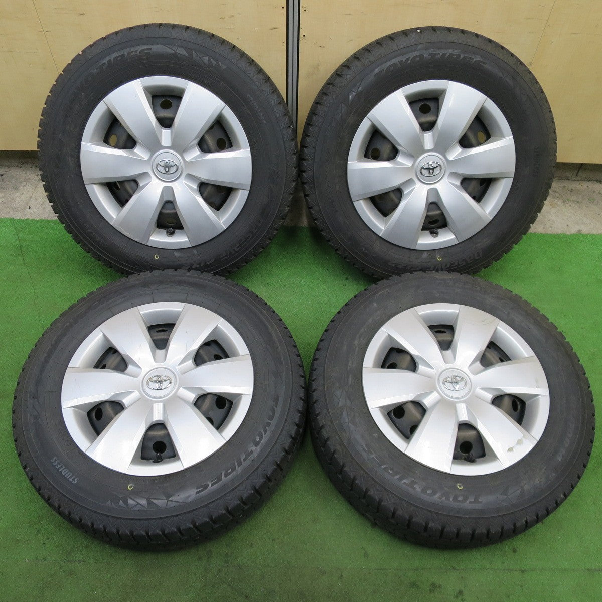 バリ溝！23年！9.5分★トヨタ カローラ フィールダー アクシオ 等 純正 スチール 185/70R14 スタッドレス トーヨー オブザーブ GIZ2 14インチ PCD100/4H★6022502ナス