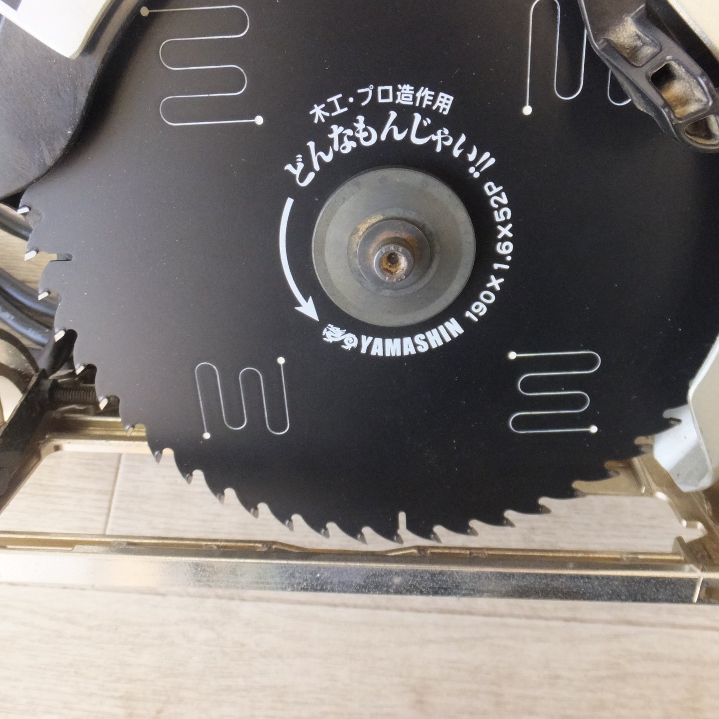 [送料無料] 美品★マキタ makita 190mm マルノコ M585　180～190mm　100V～ 11A 50-60Hz 1050W　木工用 超硬丸ノコ★