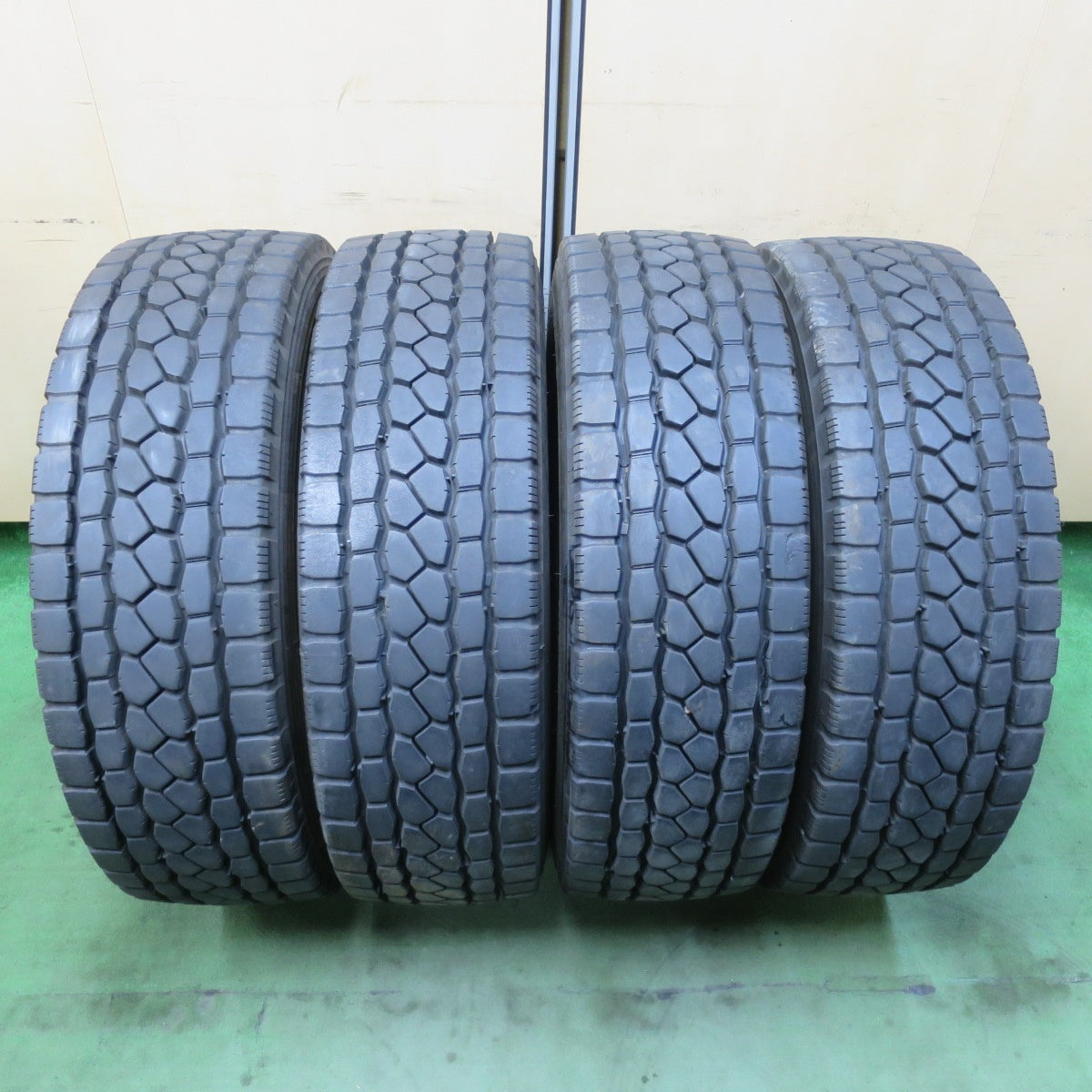バリ溝！25年！9.5分★トラック タイヤ 245/70R19.5 136/134J ブリヂストン エコピア M801 Ⅱ ミックス オールシーズン 19.5インチ★6020609イスタ