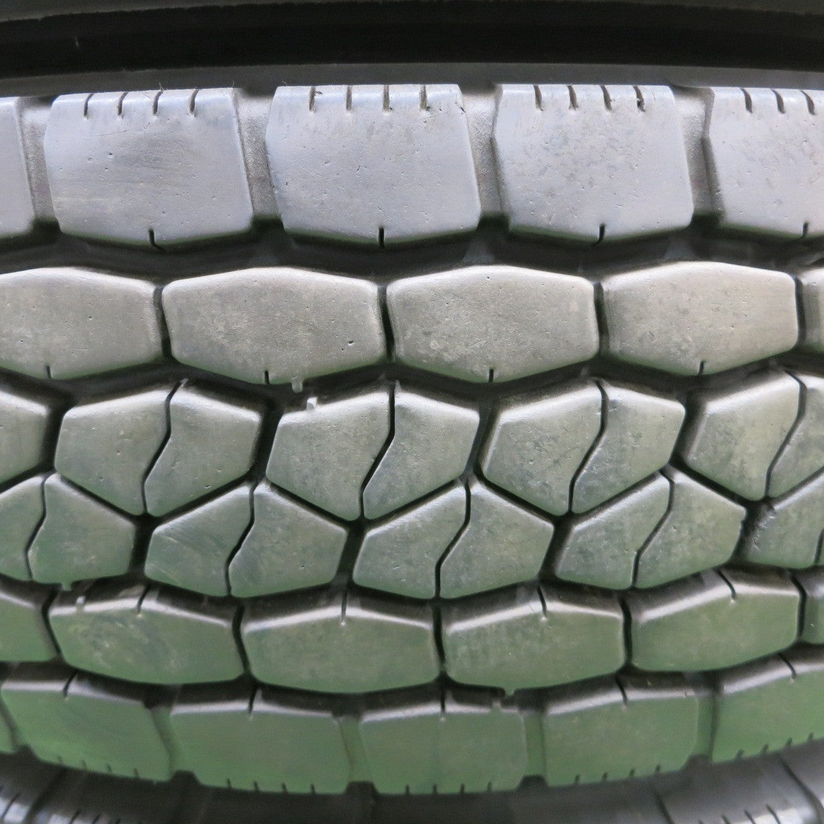 [送料無料] バリ溝！8.5分★トラック タイヤ 225/90R17.5 127/125L ブリヂストン M800 ミックス オールシーズン 17.5インチ★5031903ナスタ