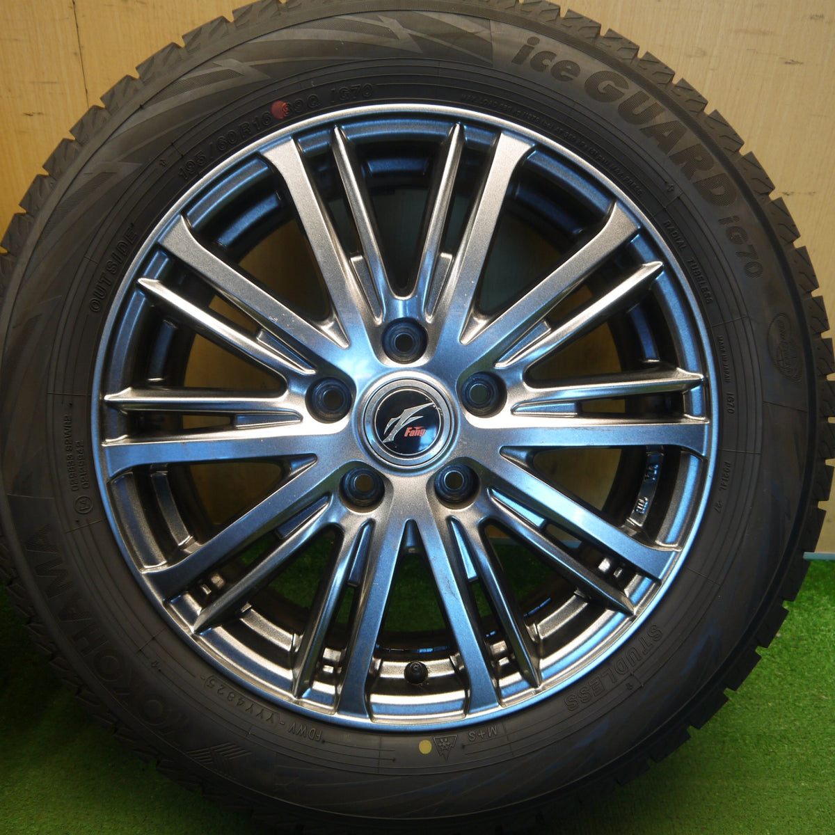 ほぼ未使用！25年◎スタッドレス 195/60R16 ヨコハマ アイスガード iG70 Fang ファング 16インチ PCD114.3/5H◎6100701Hス