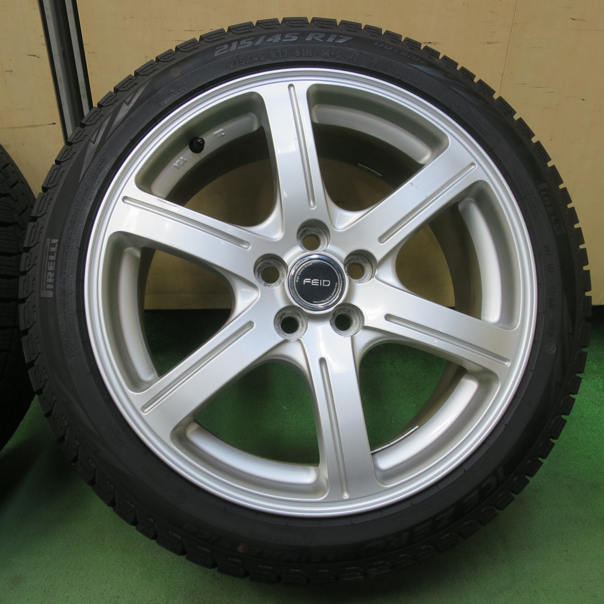 バリ溝！24年！9.5分★プリウス 等 215/45R17 スタッドレス ピレリ アイスゼロ アシンメトリコ FEID フェイド 17インチ PCD100/5H★6032504イス