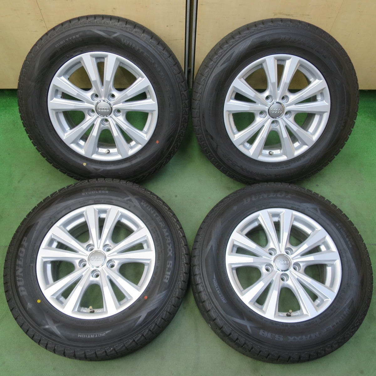 バリ溝！22年！キレイ！9.5分★アウディ 等 AGA Dorf 215/70R16 スタッドレス ダンロップ ウインターマックス SJ8 SJ8+ ドルフ 16インチ PCD112/5H★6050517イス