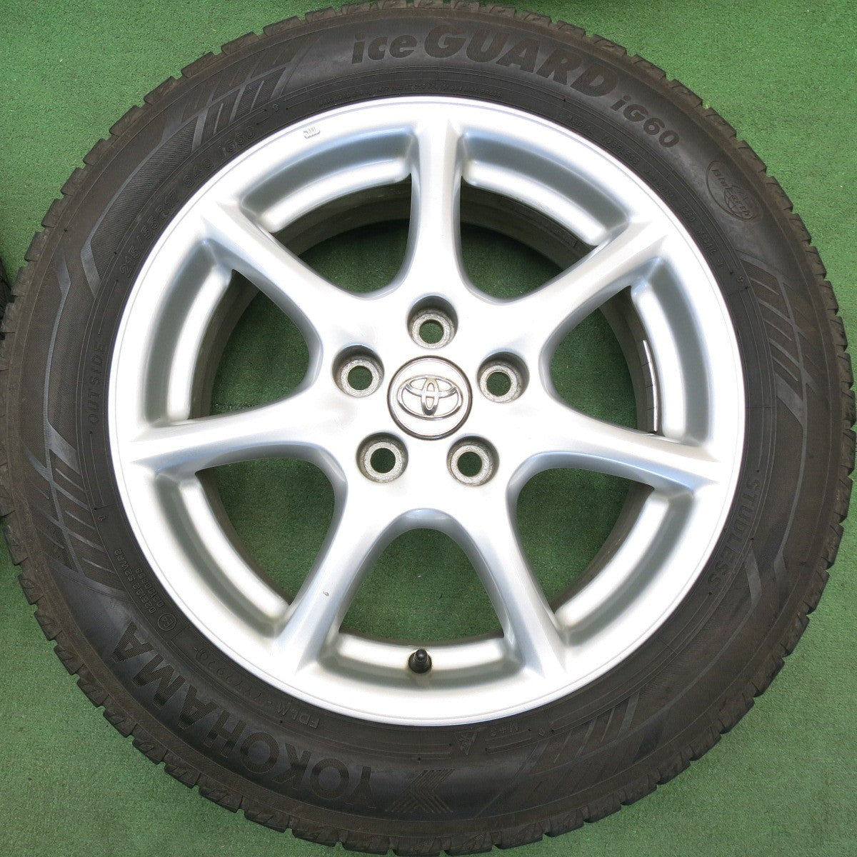 バリ溝！8.5分★トヨタ 50系 エスティマ 純正 215/55R17 スタッドレス ヨコハマ アイスガード iG60 17インチ PCD114.3/5H★6052304HAス