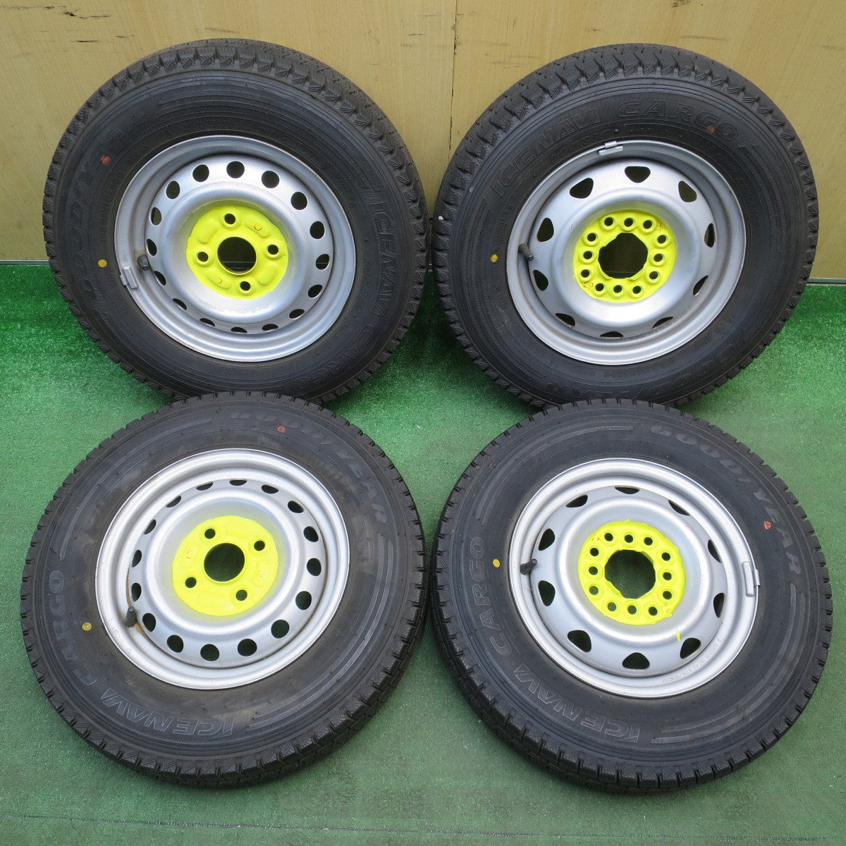 バリ溝！22年！9.5分★ダイハツ 純正 スチール 145R12 6PR スタッドレス グッドイヤー アイスナビ CARGO 12インチ PCD100 110 114.3/4H マルチ★6032402NJス