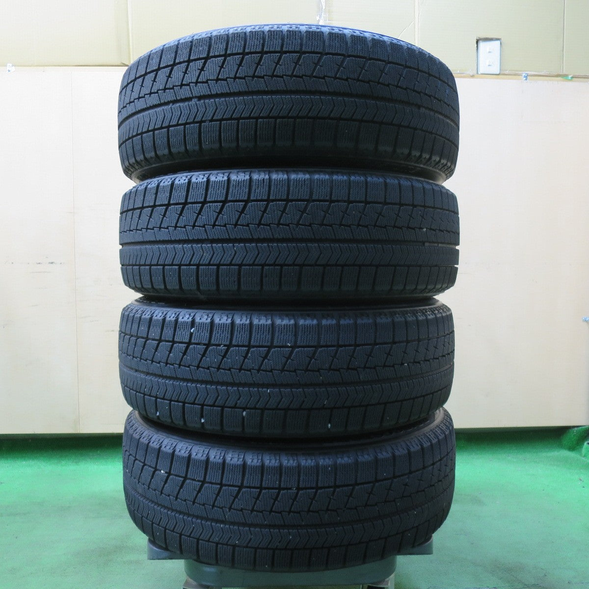 [送料無料] キレイ★スタッドレス 185/60R15 ブリヂストン ブリザック VRX ENERGY LINE エナジーライン 15インチ PCD100/4H★5012105イス