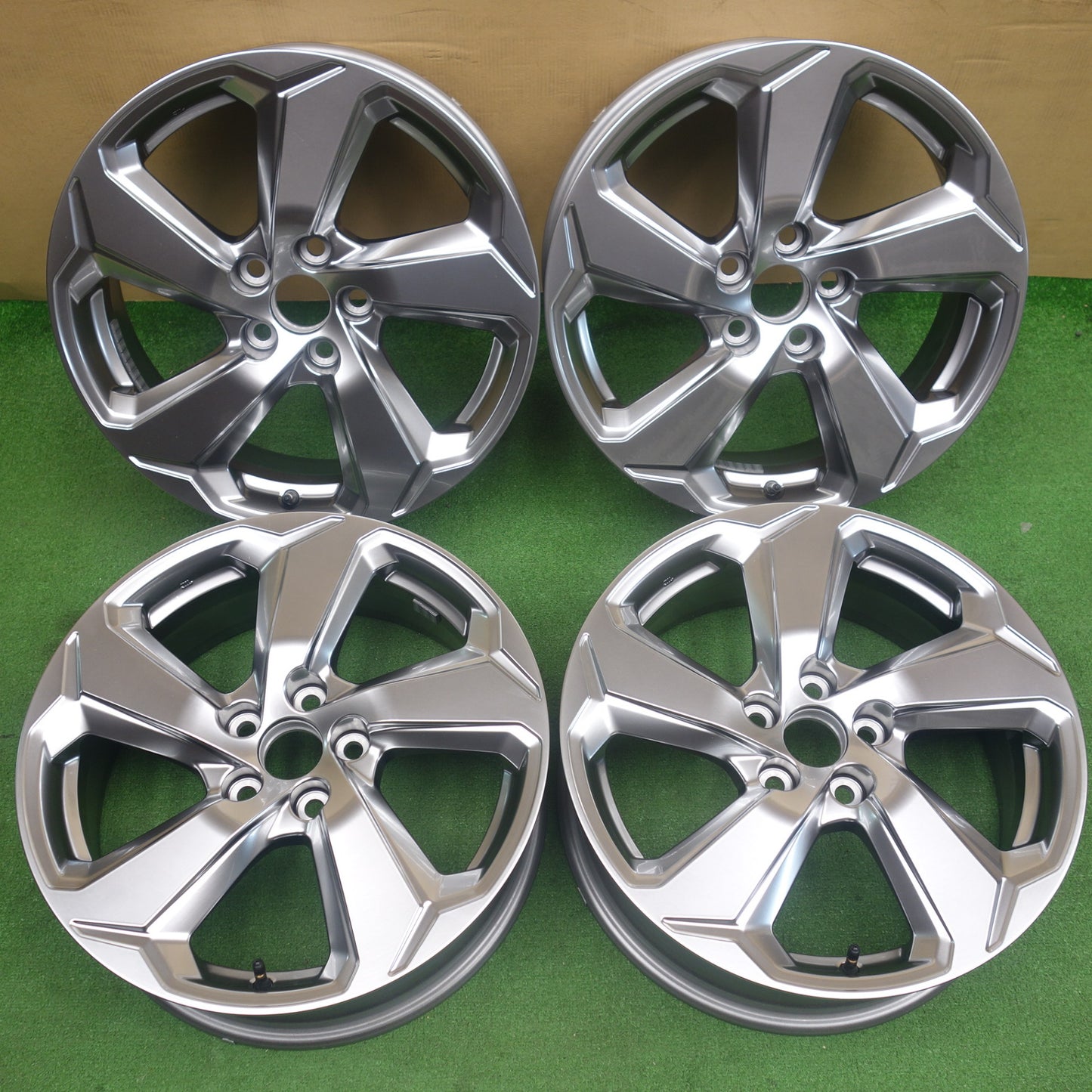 新車外し★トヨタ RAV4 純正 ホイール 18インチ 18×7J PCD114.3/5H★6051501KTホ