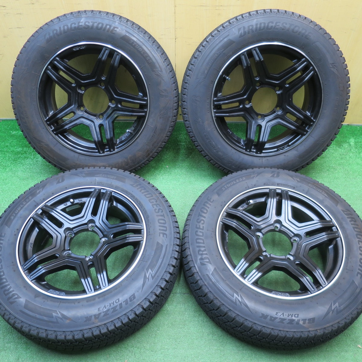バリ溝！8.5分★PREMIX GRAVAS-Jr 175/80R16 スタッドレス ブリヂストン ブリザック DM-V3 プレミックス グラバスジュニア 16インチ PCD139.7/5H★5121803NJス