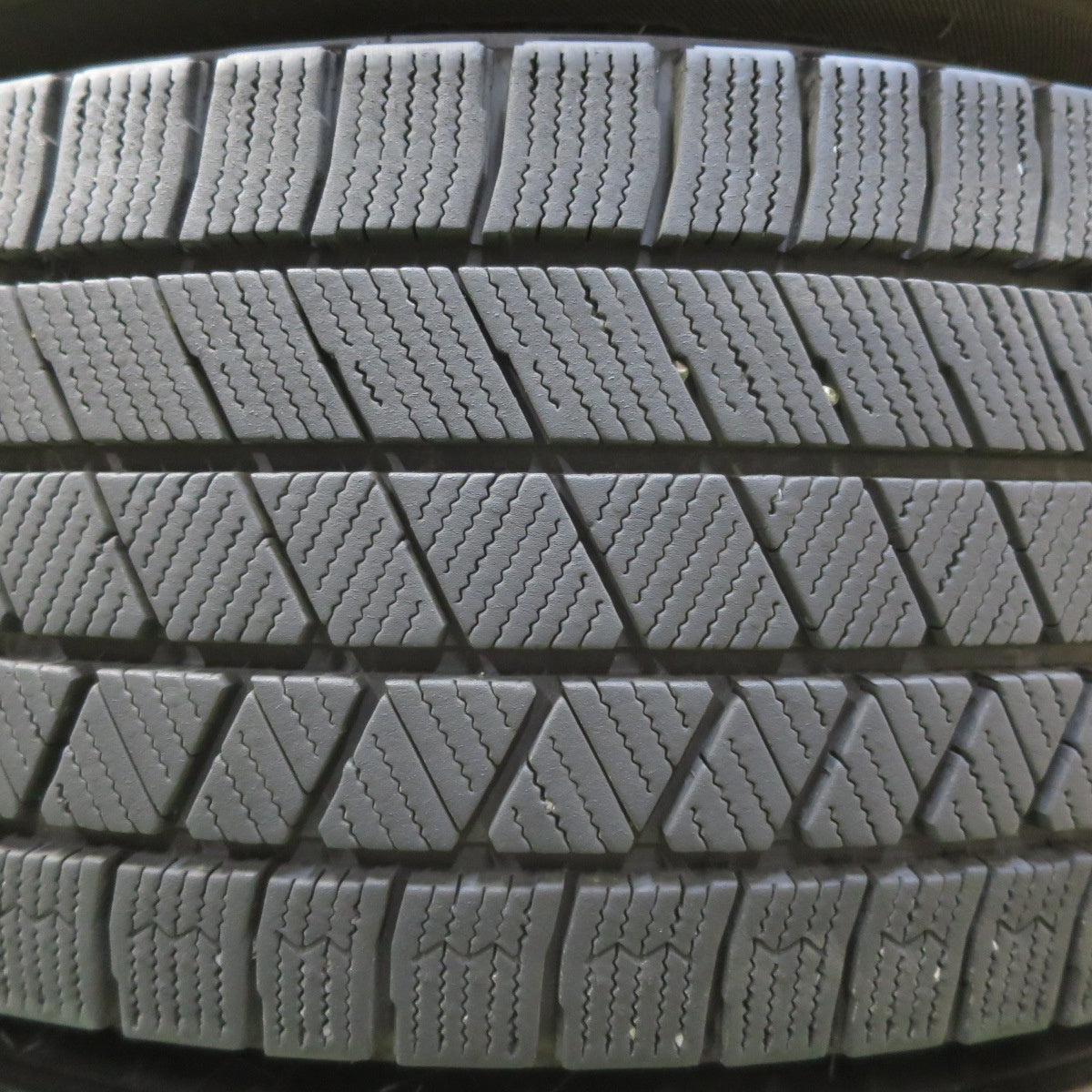 バリ溝！22年！9.5分★スタッドレス 205/60R16 ブリヂストン ブリザック VRX3 TOPRUN トップラン 16インチ PCD114.3/5H★5070603イス