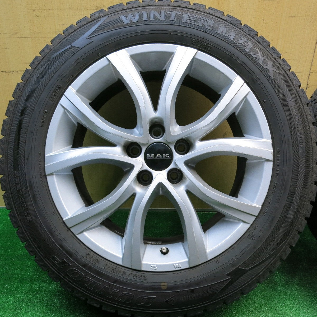 バリ溝！23年！9.5分★プジョー 等 MAK ANTIBES 225/60R17 スタッドレス ダンロップ ウインターマックス WM02 アンチバス 17インチ PCD108/5H★5102314HAス