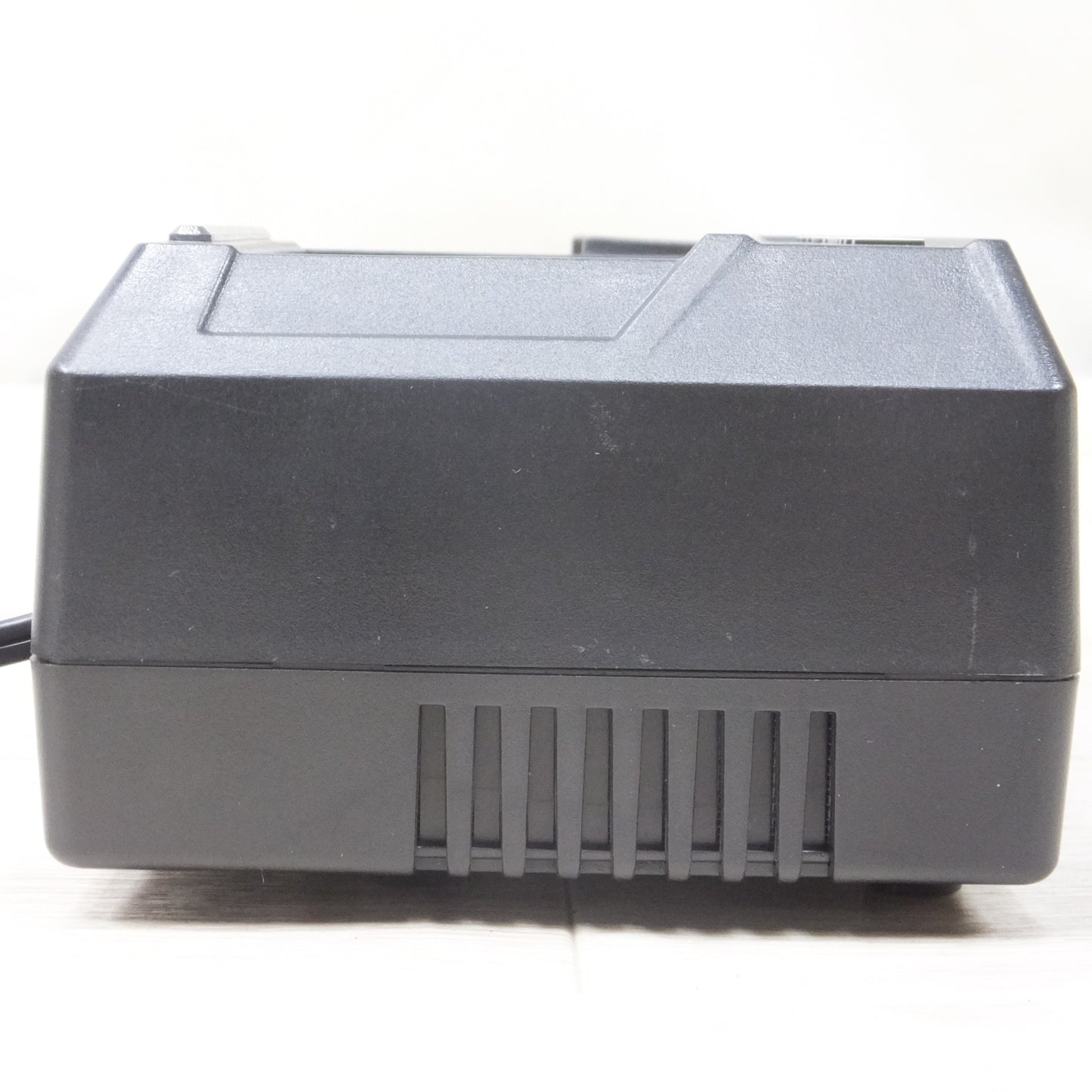 [送料無料] 美品◆日立工機 急速 充電器 14.4V - 18V リチウム イオン バッテリー用 UC18YSL3 電動 工具◆