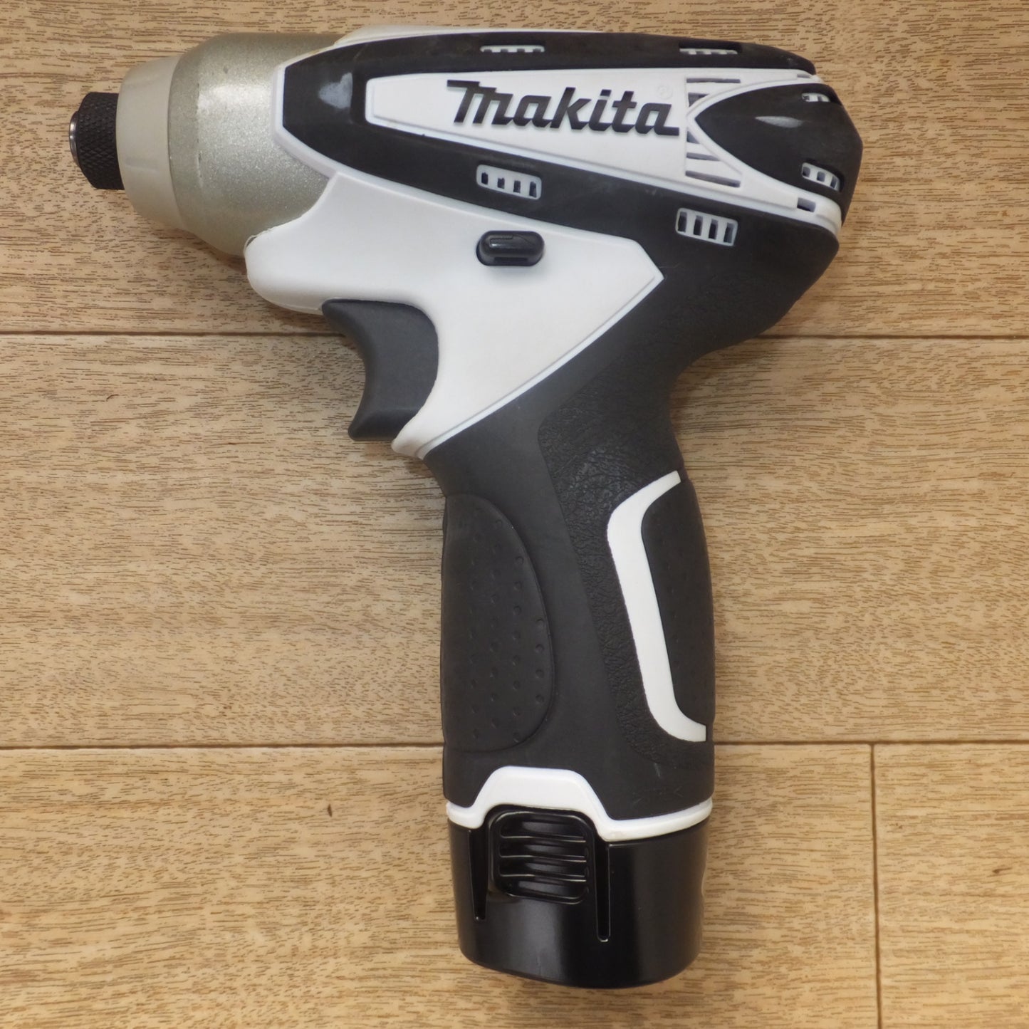 [送料無料] 美品★マキタ makita 充電式インパクトドライバ TD090D　バッテリ BL1013　充電器 DC10WA　セット★
