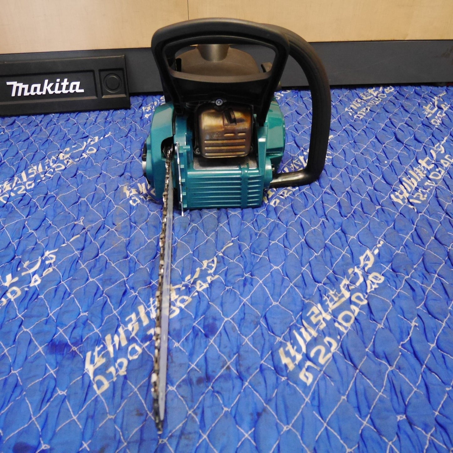 [送料無料] ☆マキタ エンジン チェンソー MEA3201M チェーンソー 切断機 makita ガイドバー 長さ 約35cm ジャンク品☆