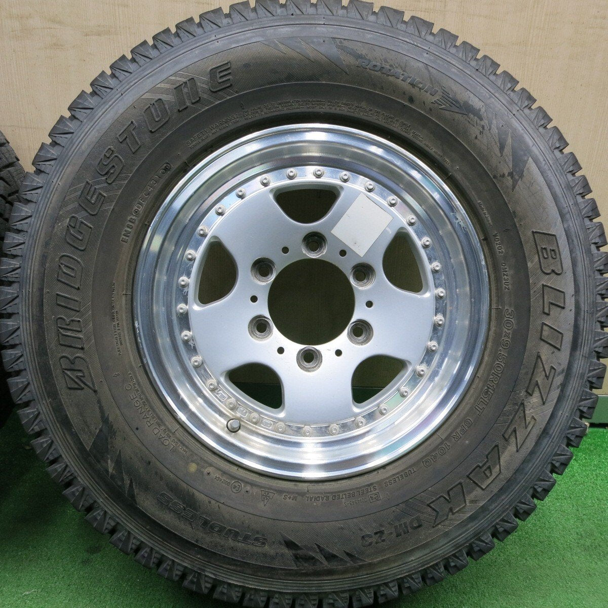 バリ溝！9分★スタッドレス 30×9.50R15LT 6PR 104Q ブリヂストン ブリザック DM-Z3 EMR PRODUCT 社外 アルミ 15インチ PCD139.7/6H★5011207HAス