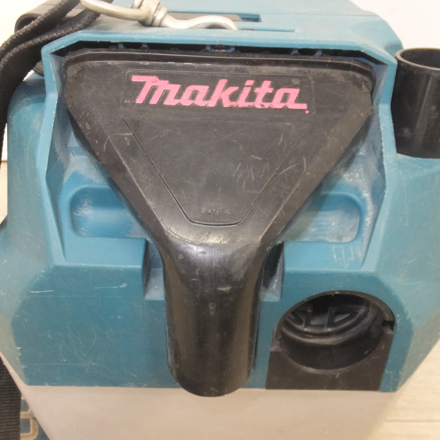 [送料無料] ★マキタ makita 乾湿両用 業務用 充電式集じん機 VC750D 18V 本体のみ★