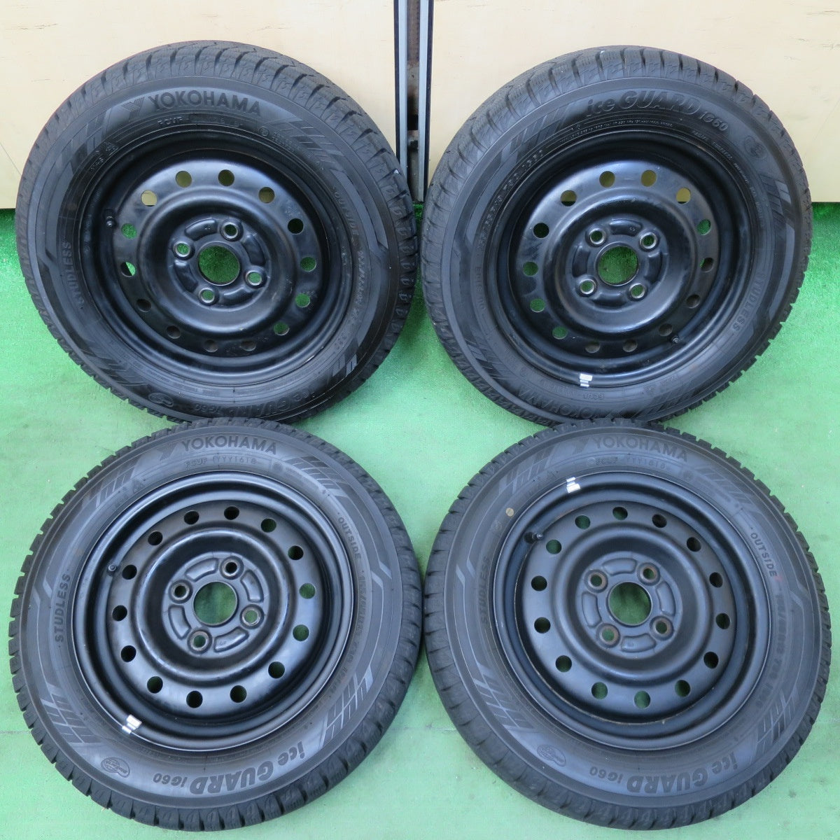 [送料無料] 超バリ溝！ほぼ10分★ダイハツ ミラ ムーヴ ハイゼット 等 純正 スチール 155/65R13 スタッドレス ヨコハマ アイスガード iG60 13インチ PCD100/4H★5031206イス