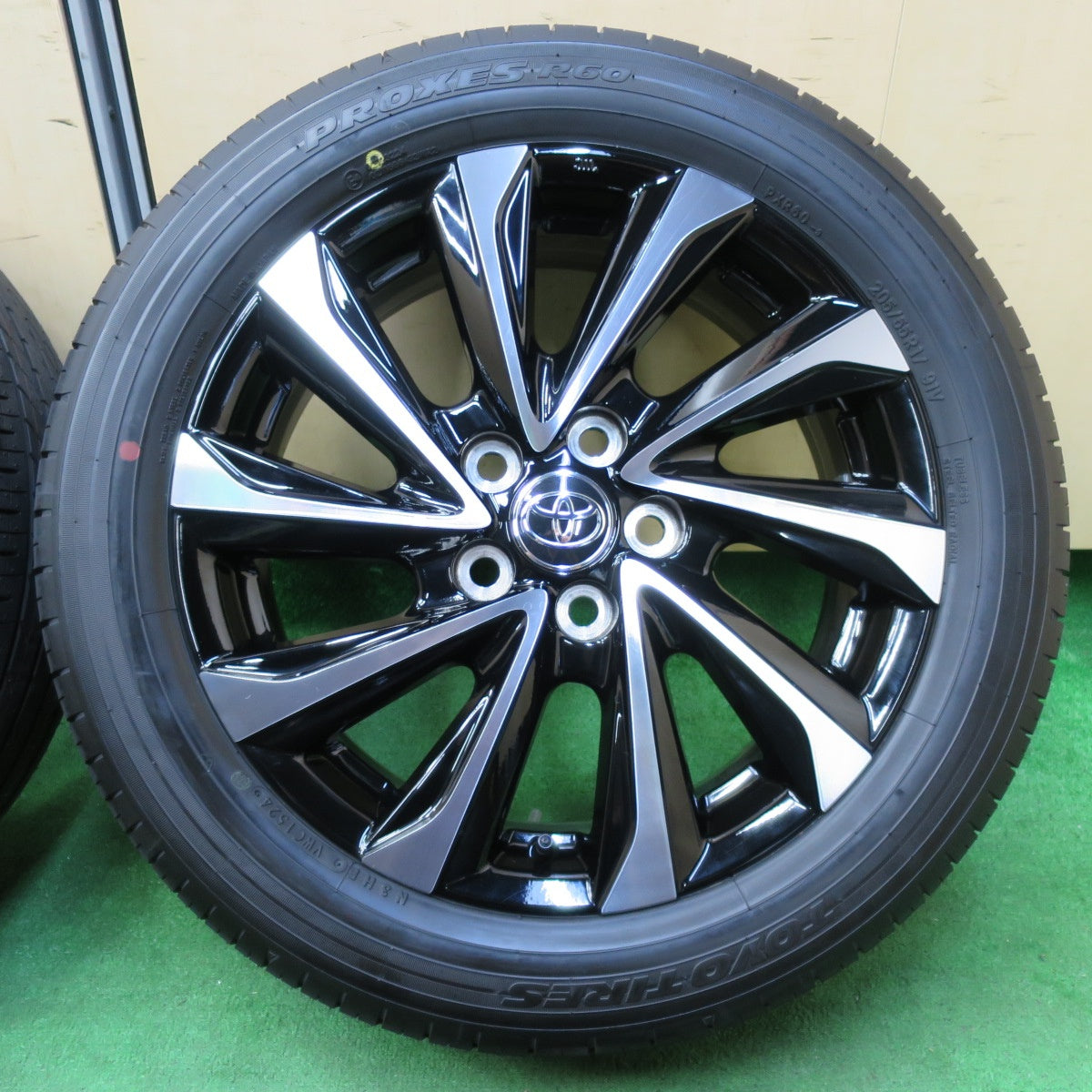 *送料無料* 新車外し！24年★トヨタ 90系 ノア ヴォクシー S-Z 純正 205/55R17 トーヨー プロクセス R60 17インチ PCD114.3/5H★4061808イノ