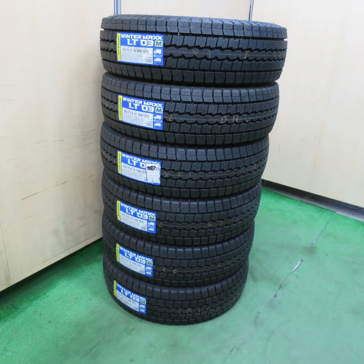 [送料無料] 未使用！23年★トラック バン タイヤ 195/75R15 109/107L スタッドレス ダンロップ ウインターマックス LT03M 15インチ★4092802イスタ