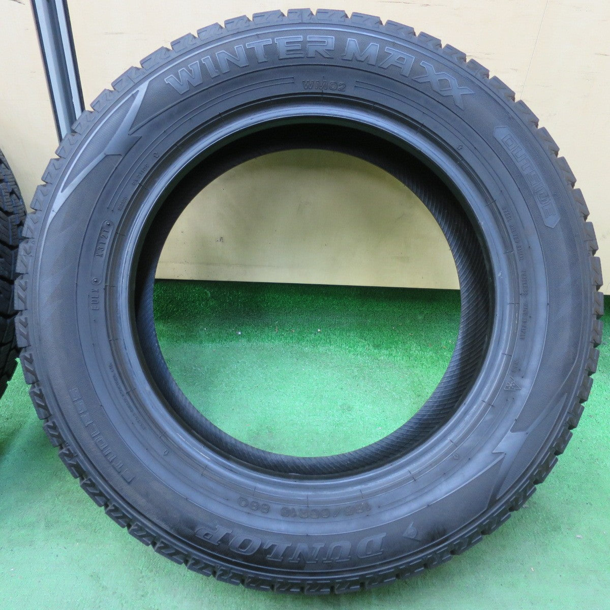 [送料無料] バリ溝！21年！9.5分★スタッドレス 185/65R15 ダンロップ ウインターマックス WM02 15インチ シエンタ ノート アクア フリード ヤリス等★5012404イスタ