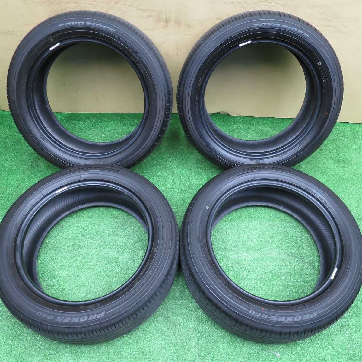 バリ溝！24年！9.5分★205/55R17 トーヨー プロクセス R60 タイヤ 17インチ ノア ヴォクシー ステップワゴン キックス 等★5121101NKノタ