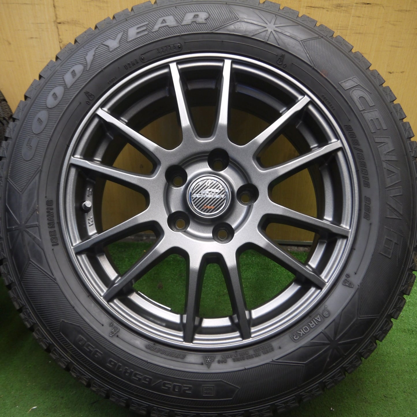 *送料無料* バリ溝！キレイ！9分★スタッドレス 205/65R16 グッドイヤー アイスナビ6 SCHNEIDER ATECH シュナイダー PCD114.3/5H★4040106Hス
