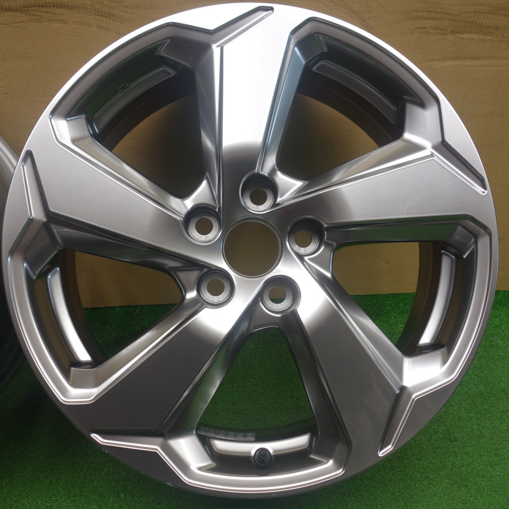 新車外し☆トヨタ RAV4 純正 ホイール 18インチ 18×7J PCD114.3/5H