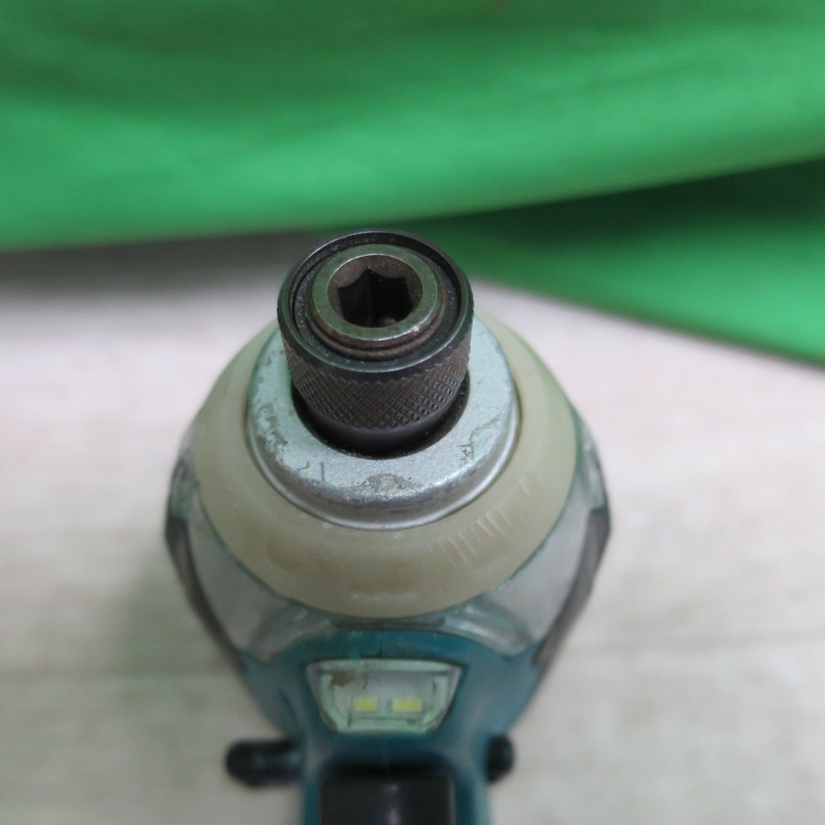 [送料無料] ☆makita マキタ 充電式 インパクトドライバ TD170D 電動工具 DIY 日曜大工 本体のみ☆