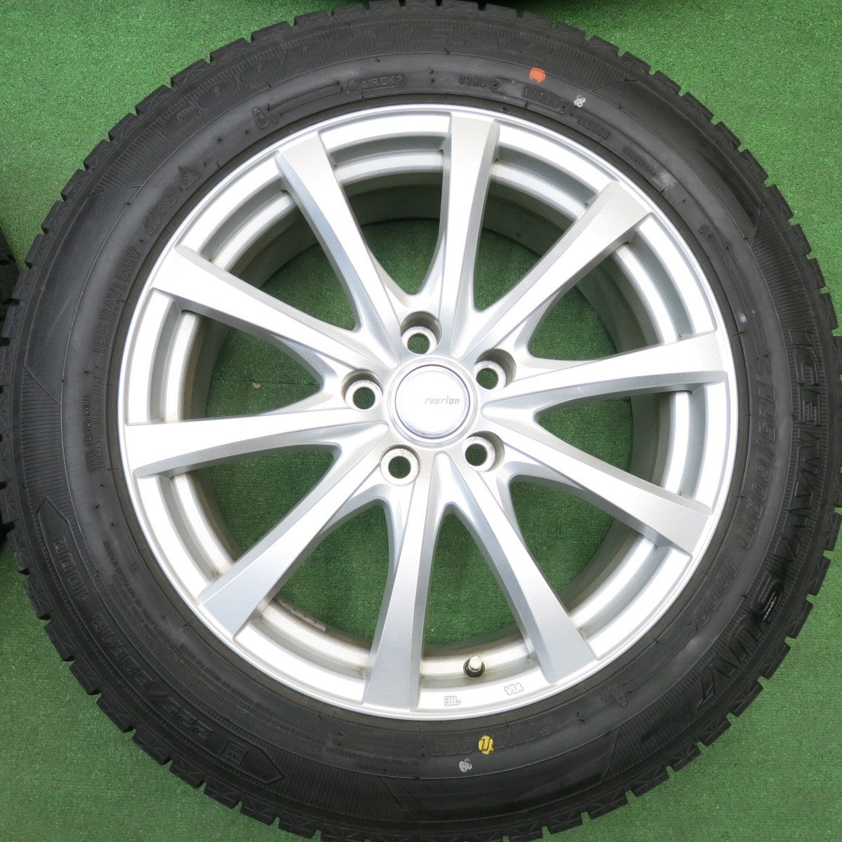 バリ溝！キレイ！9.5分★スタッドレス 225/60R18 グッドイヤー アイスナビ SUV ravrion RS01 ラブリオン 18インチ PCD114.3/5H★5121403HAス