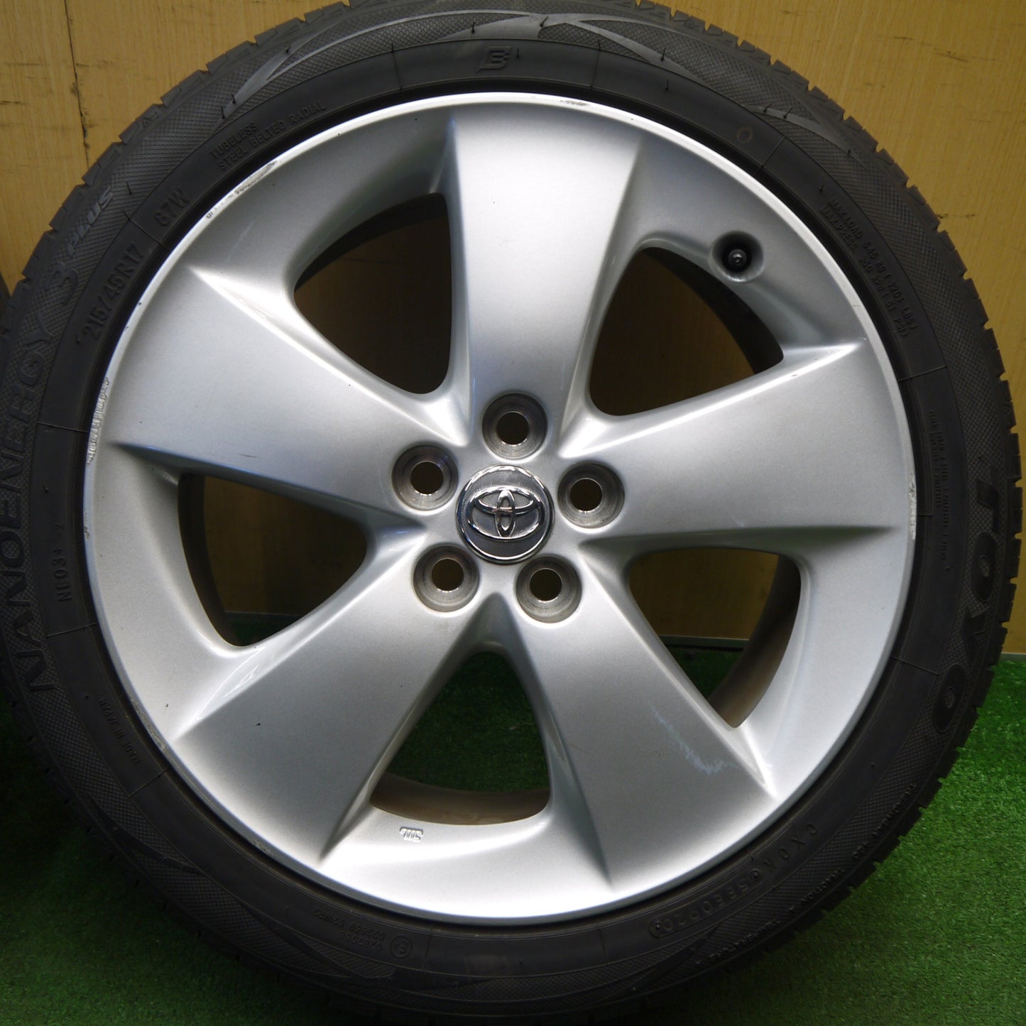 バリ溝！9.5分★トヨタ 30系 プリウス S G ツーリング 純正 215/45R17 トーヨー ナノエナジー3 プラス 17インチ PCD100/5H★6030902Hノ
