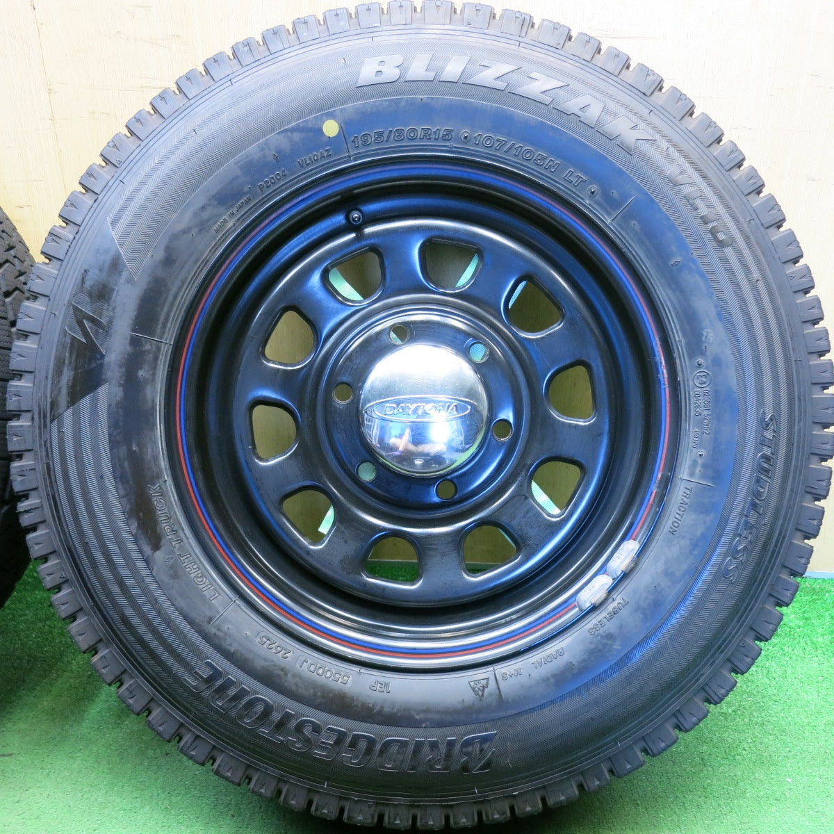 バリ溝！25年！9.5分◎スタッドレス 195/80R15 107/105N ブリヂストン ブリザック VL10 DAYTONA デイトナ スチール 15インチ PCD139.7/6H◎6081310HAス