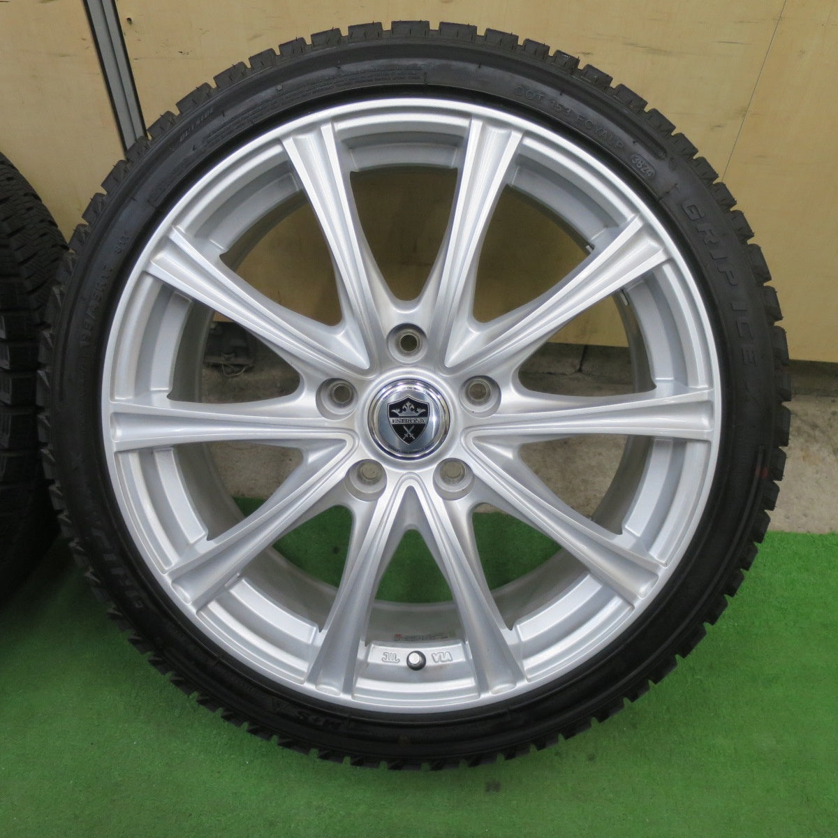 バリ溝！24年！キレイ！ほぼ10分★スタッドレス 195/45R17 グリップマックス GRIP ICE X ESTROSA エステローザ 17インチ PCD114.3/5H★6041404TTス
