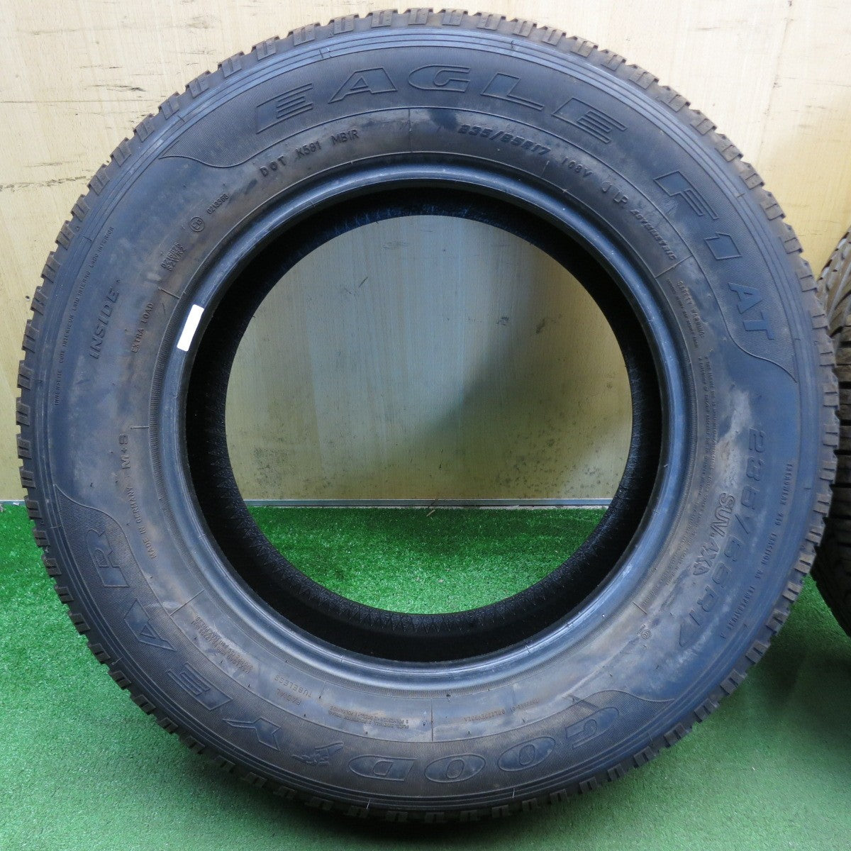 バリ溝！9.5分以上◎235/65R17 グッドイヤー イーグル F1 AT タイヤ 17インチ ジャガー Eペイス E-PACE Eペース 等◎6082607KKノタ