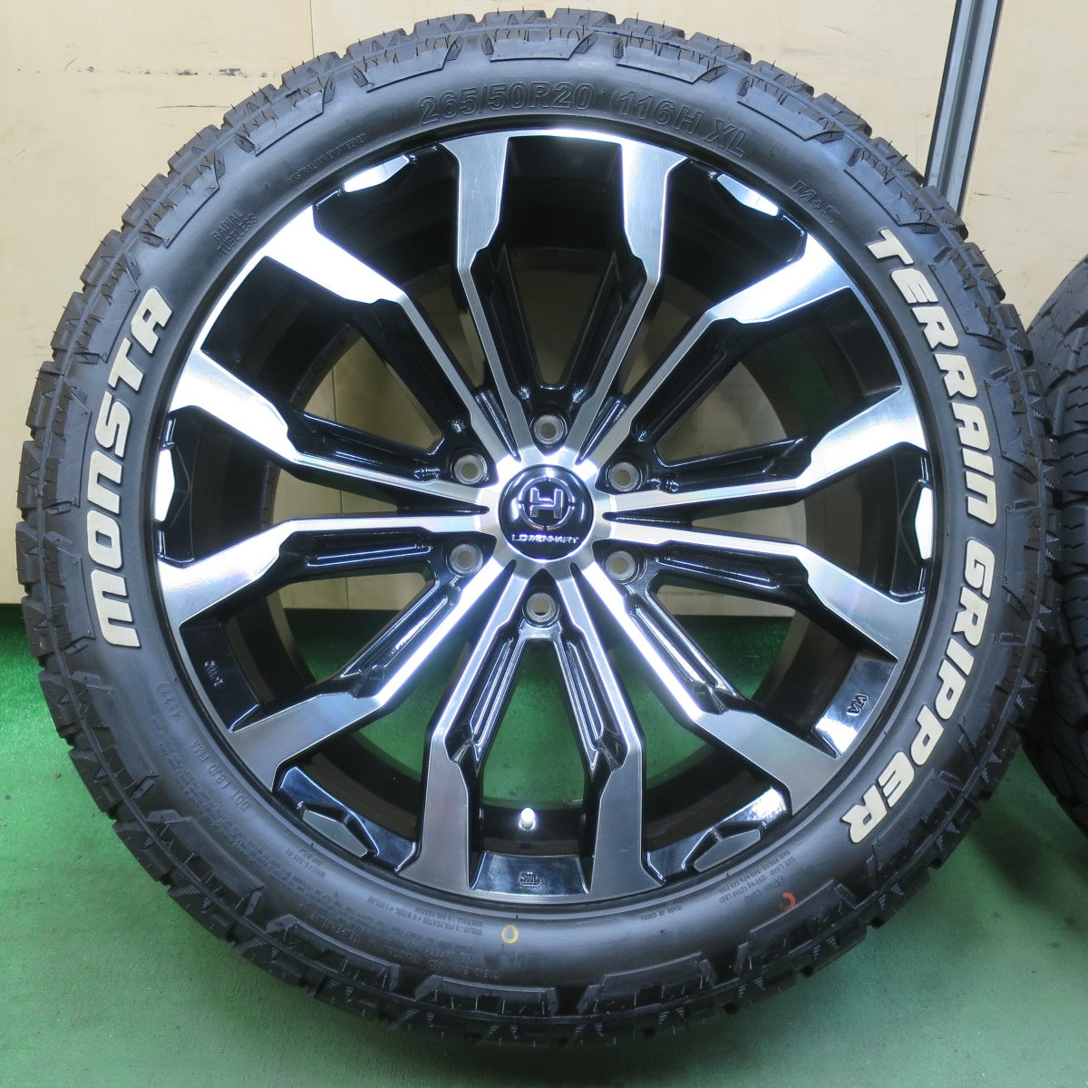 ほぼ未使用！23年！キレイ★LOWENHART GXL106 265/50R20 モンスタ TERRAIN GRIPPER ホワイトレター レーベンハート 20インチ PCD139.7/6H★5120401イノ