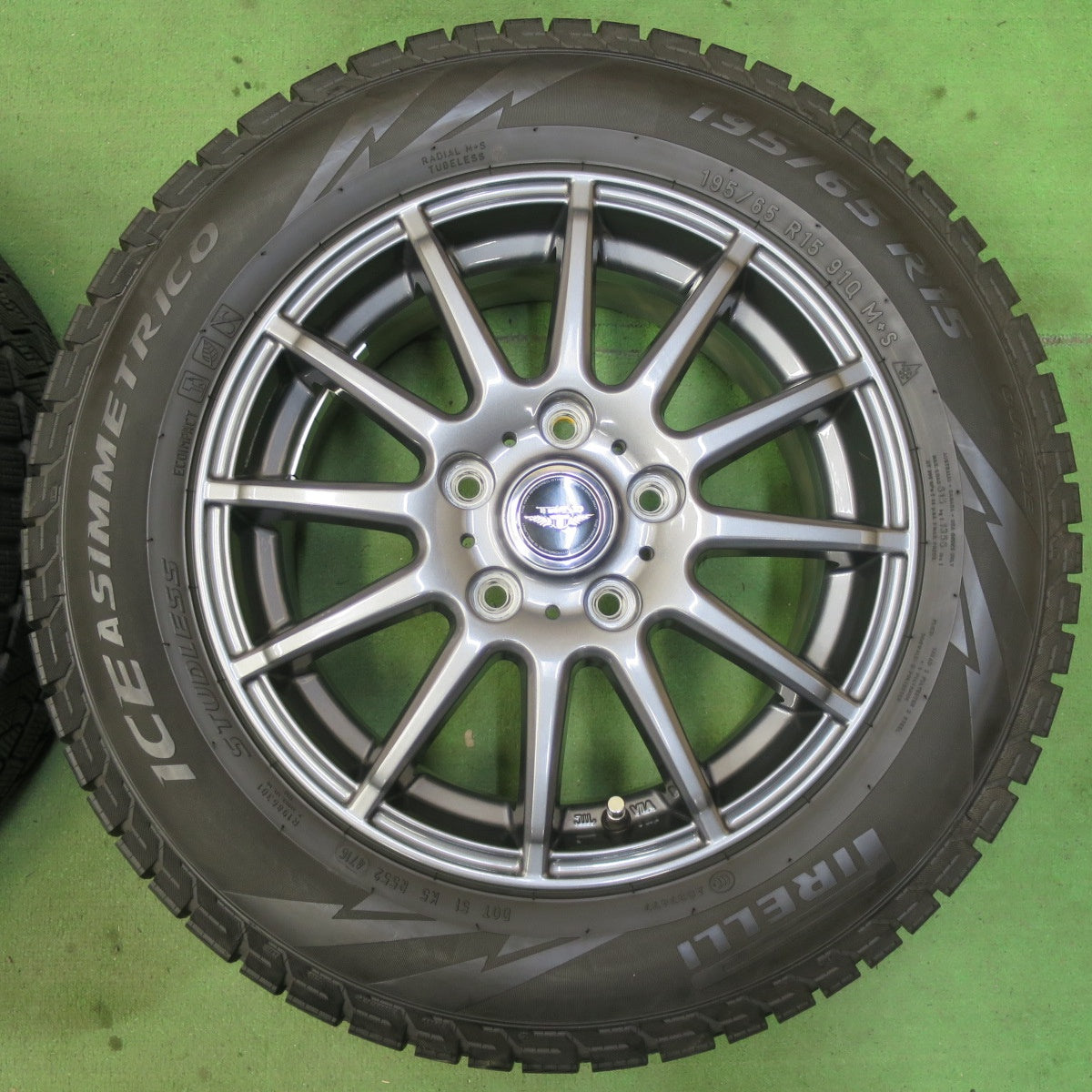 バリ溝！キレイ！9分★スタッドレス 195/65R15 ピレリ アイスアシンメトリコ TEAD テッド 15インチ PCD114.3/5H★5062004イス